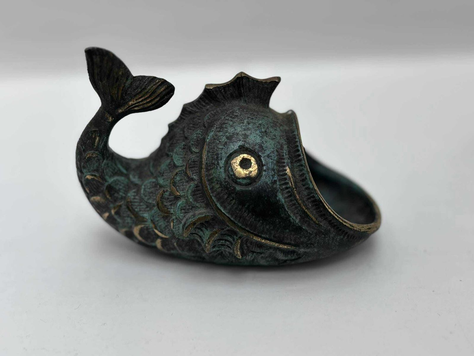 Walter Bosse Toegeschreven Mid Century Vis / Walvis Sculptuur Messing Asbak, Oostenrijk, Jaren 1950 Dierfiguur Ringschaaltje Bureaudecoratie Cadeau Voor Hem photo vinterior