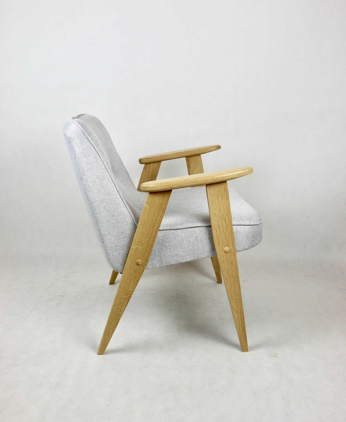 Chierowski 366 Armchair, 1970s, Beige   2 Pieces Available photo for sale