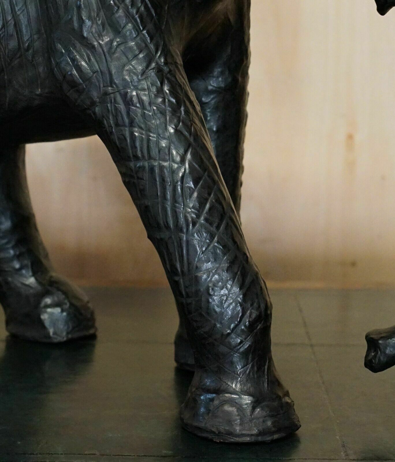 Super Rare Green Eyed Liberty's London Omersa Leather Elephant Footstool Stool photo vinterior