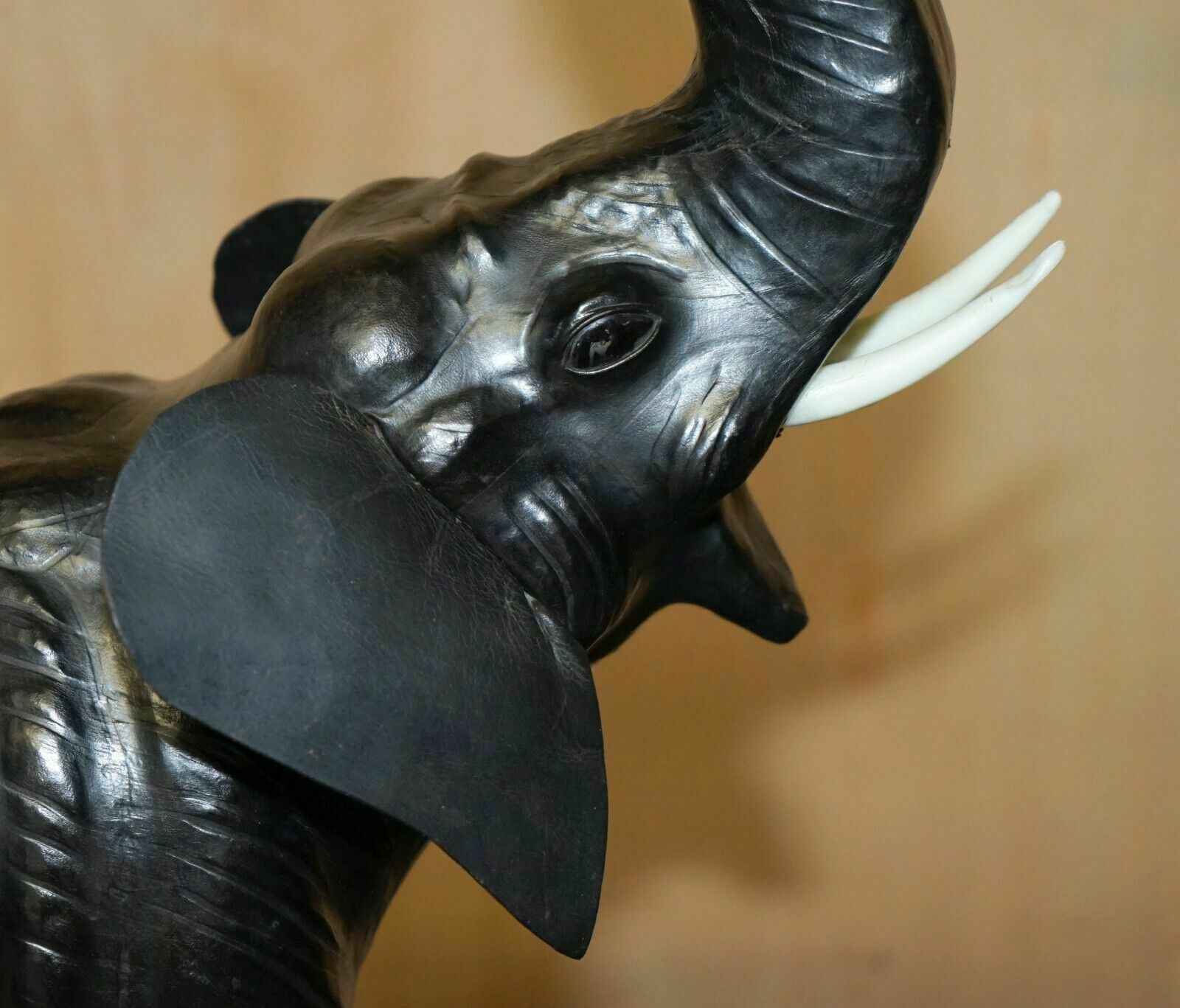 Lovely Happy Glass Eyed Liberty's London Omersa Leather Elephant Footstool Stool photo vinterior