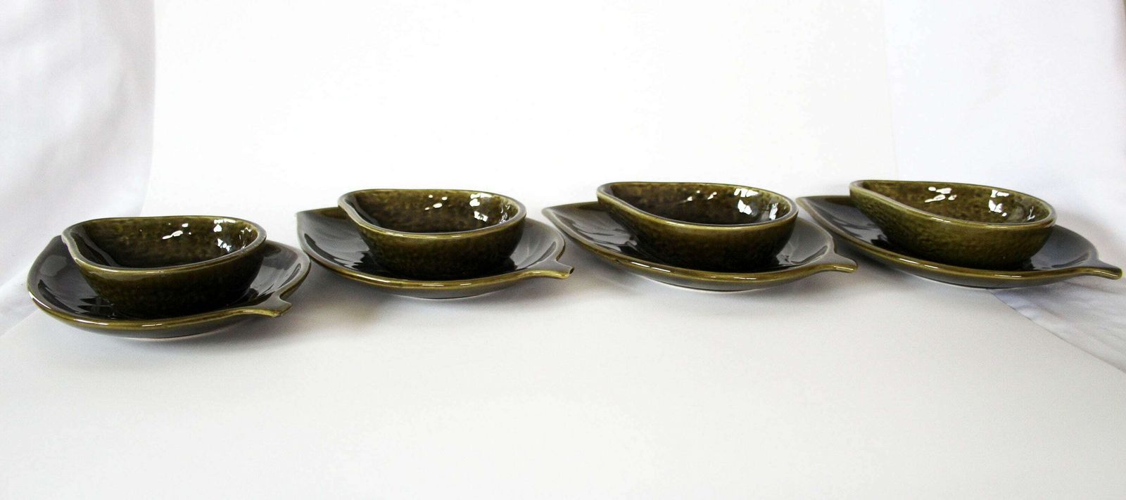 photo furniture Vintage Portugal Secla Ceramic Majolica Avocado Serving Set, 4 Bowls And 4 Leaf Shaped Plates, Mcm, Dish, Vegetable, Olive Green, 1970s