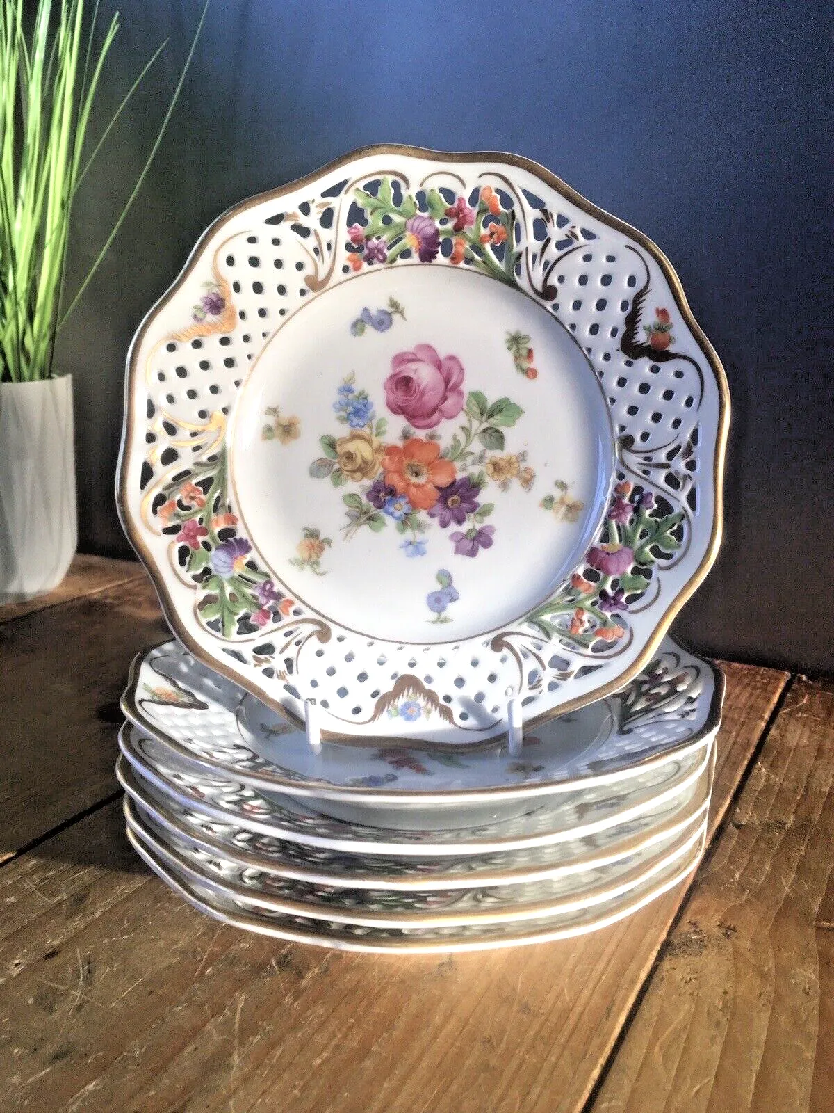 photo vintage 6 Antique German Schumann Porcelain Floral Sprays Basket Weave Cabinet Plates