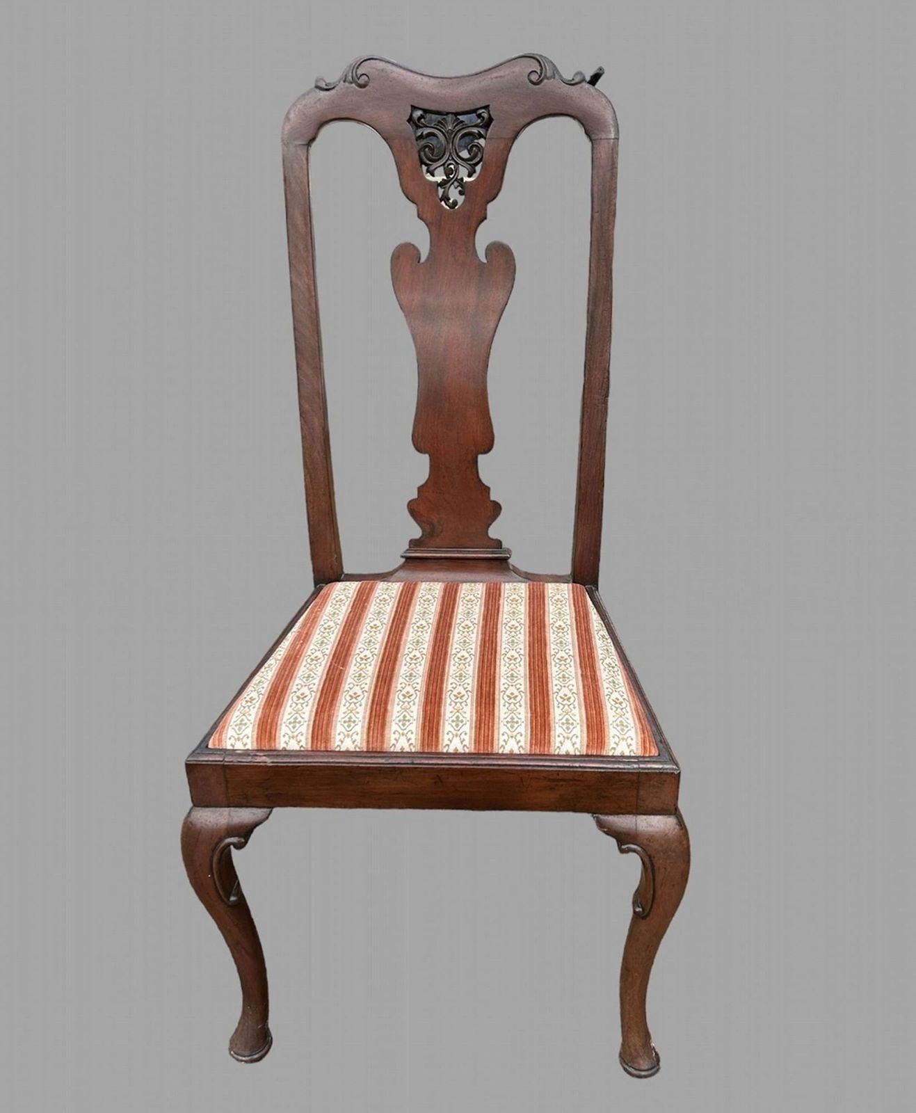 A Set Of Eight 19thc Mahogany Dining Chairs photo vinterior