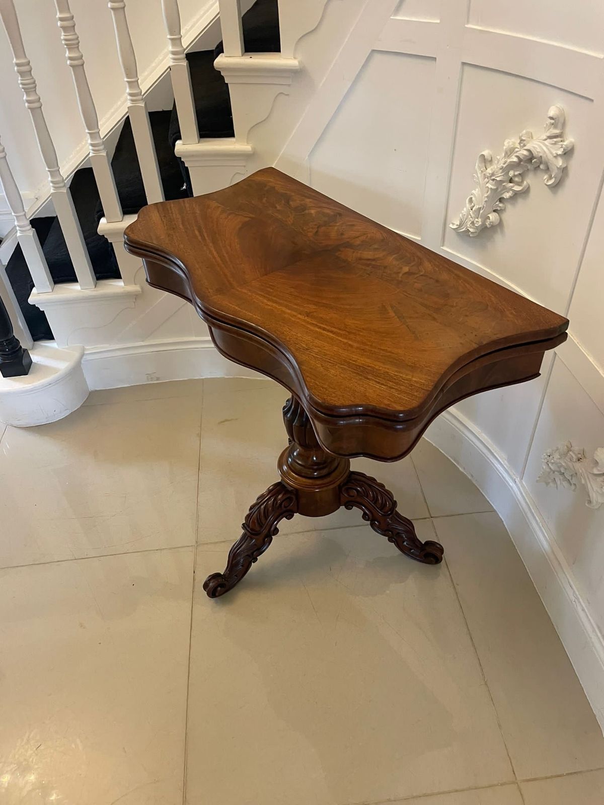 photo vinterior Antique 19th Century Quality Figured Mahogany Card Table