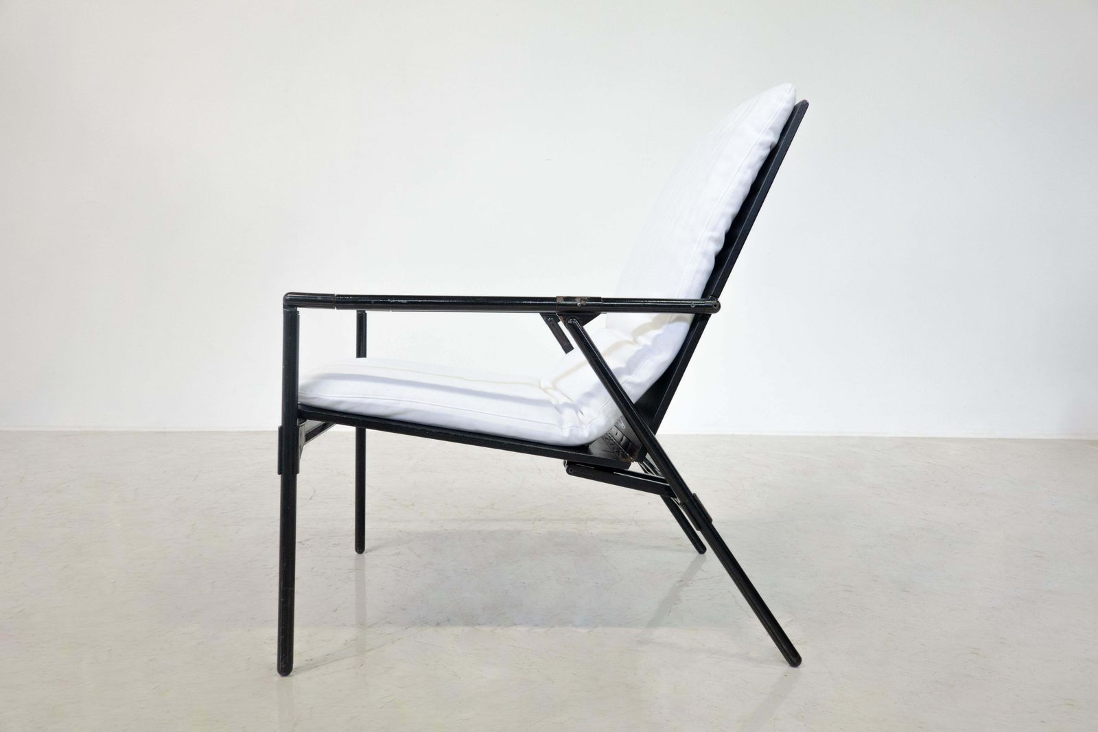 photo furniture Mid Century Pair Of Foldable Armchairs Nena By Richard Sapper For B&B Italia