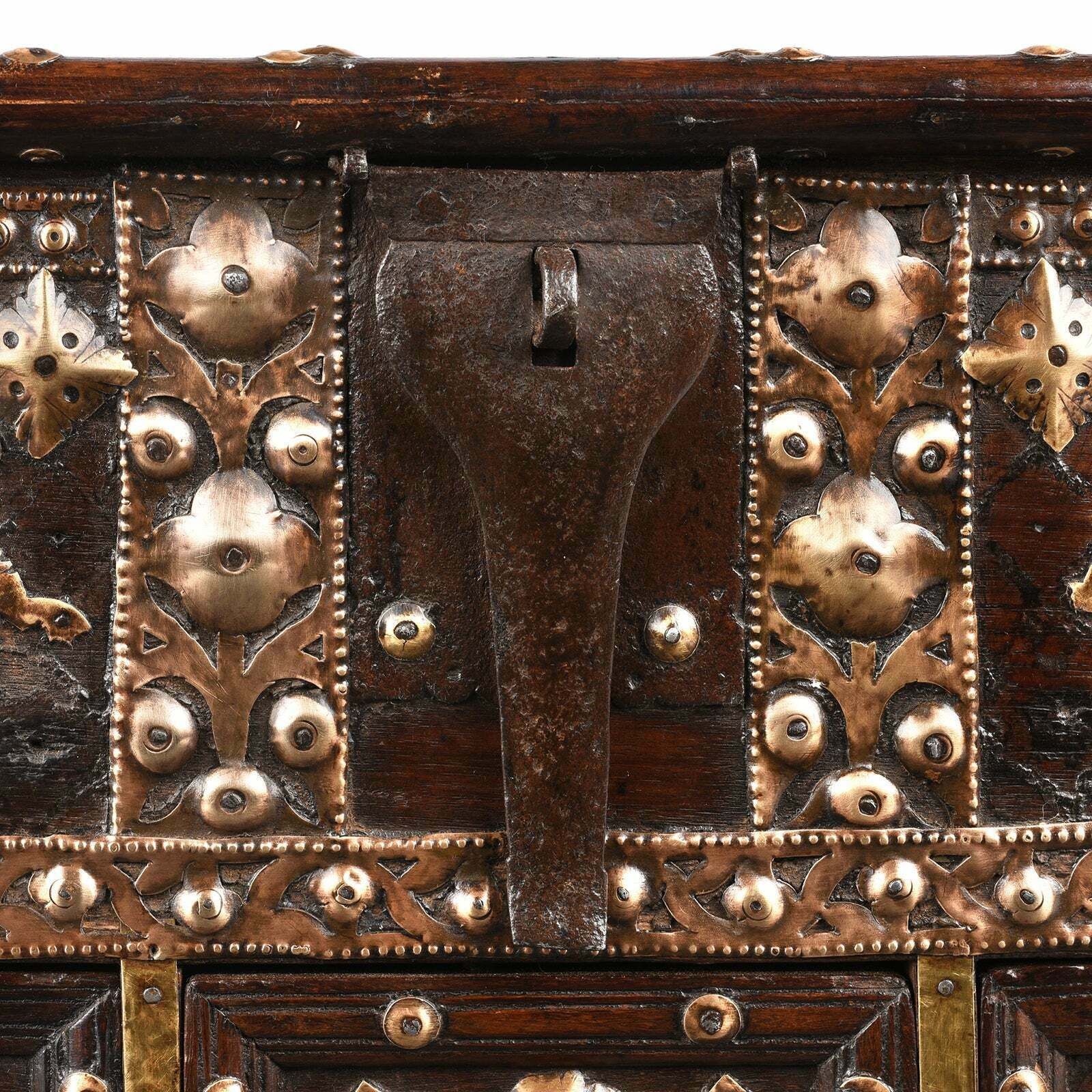 Antique Indian Studded Rosewood Peacock Box From Saurashtra   19th Century photo vinterior