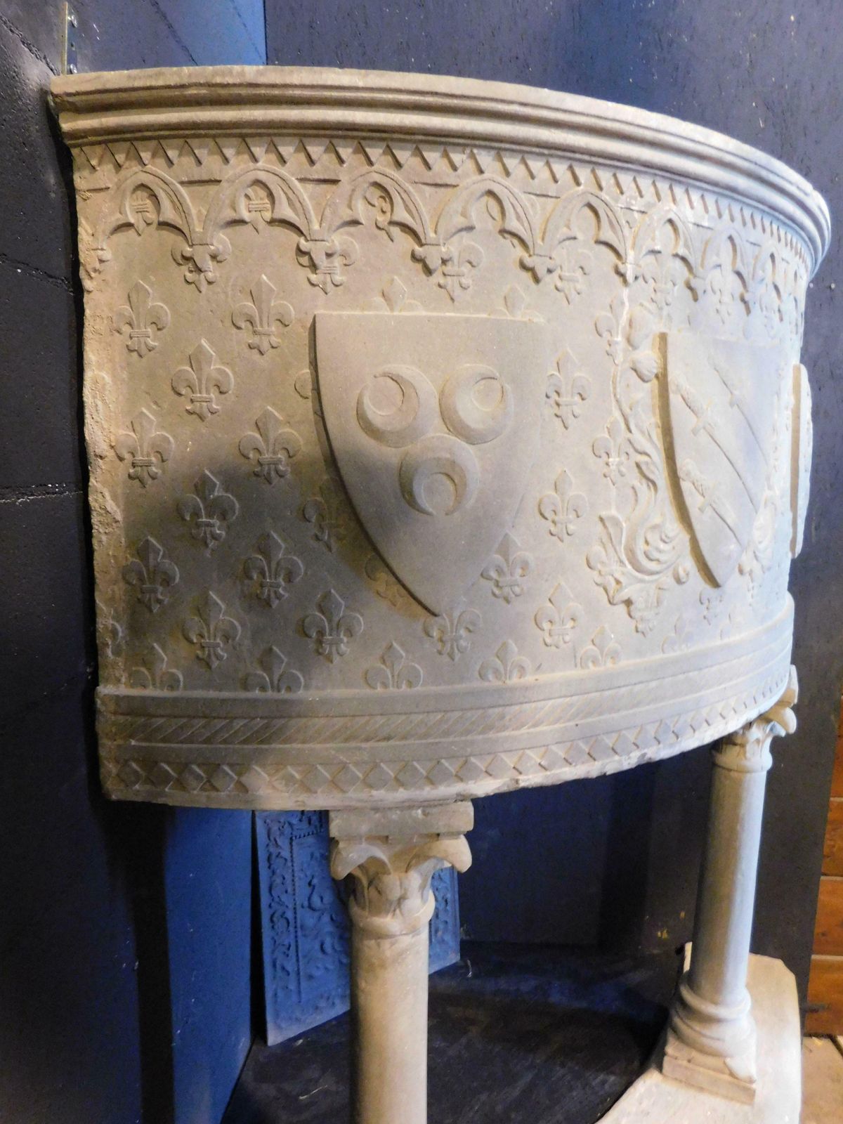 Corner Huge Fireplace In Serena Stone, Carved With Coats Of Arms, Tuscany photo buy