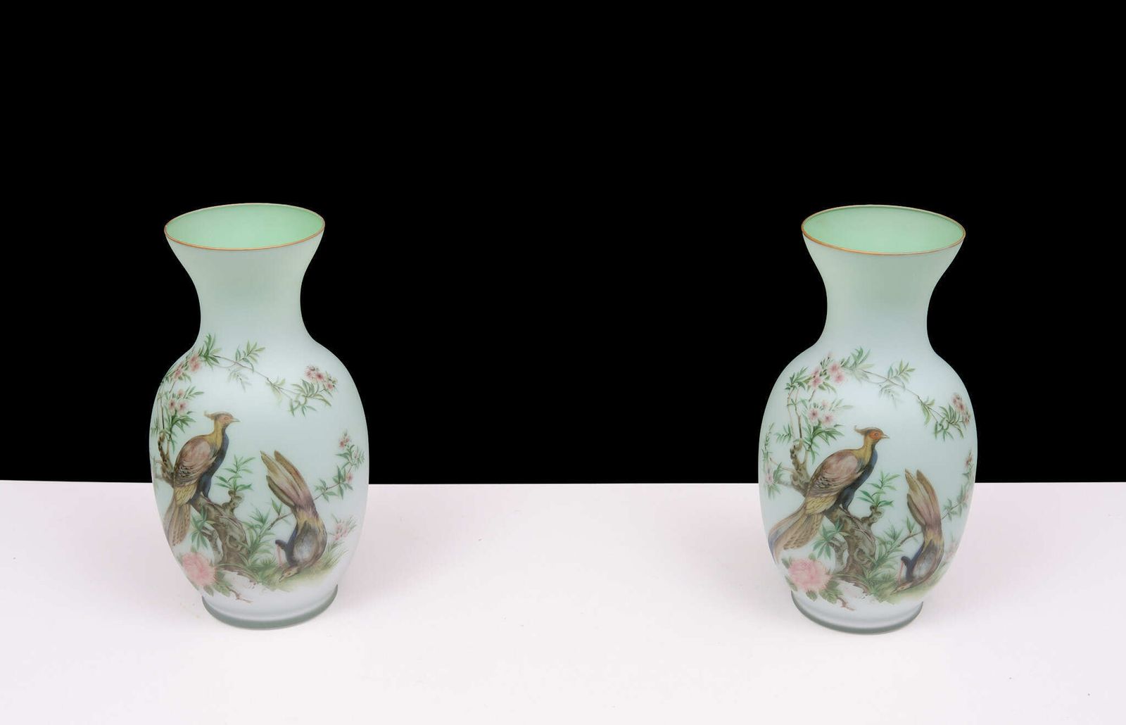 Norleans – Made In Italy – Opaline Glazen Handgeschilderde Vazen photo for sale