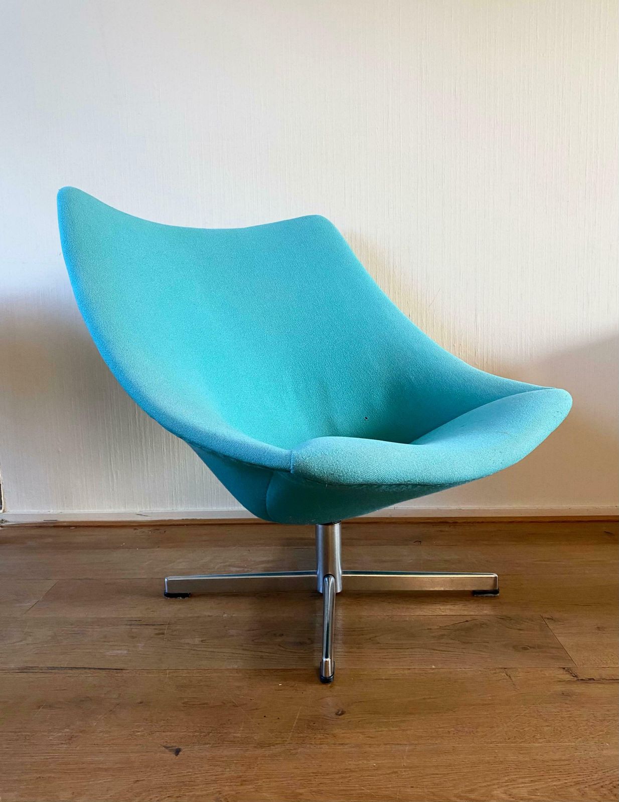 photo furniture The Large And Rare Artifort Version Oyster Chair By Pierre Paulin, 1960s