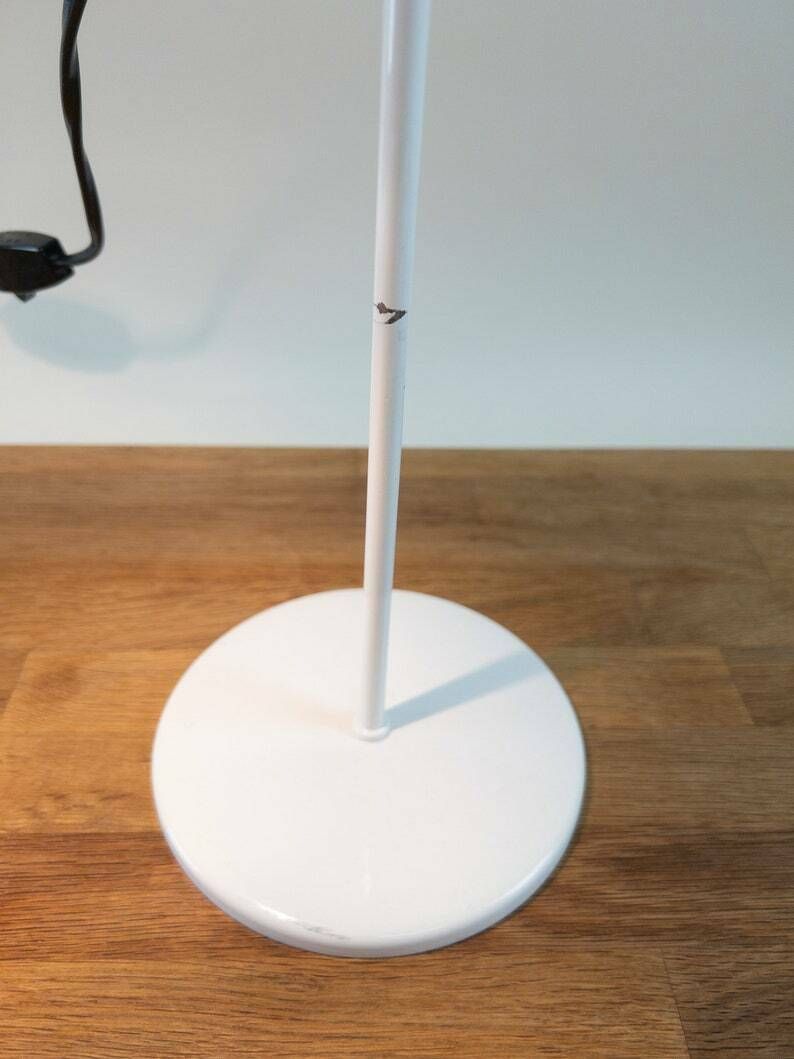 Vintage White Desk Lamp   White Adjustable Metal Spot Lamp   Cute And Small Bright Retro Desk Lamp photo vintage