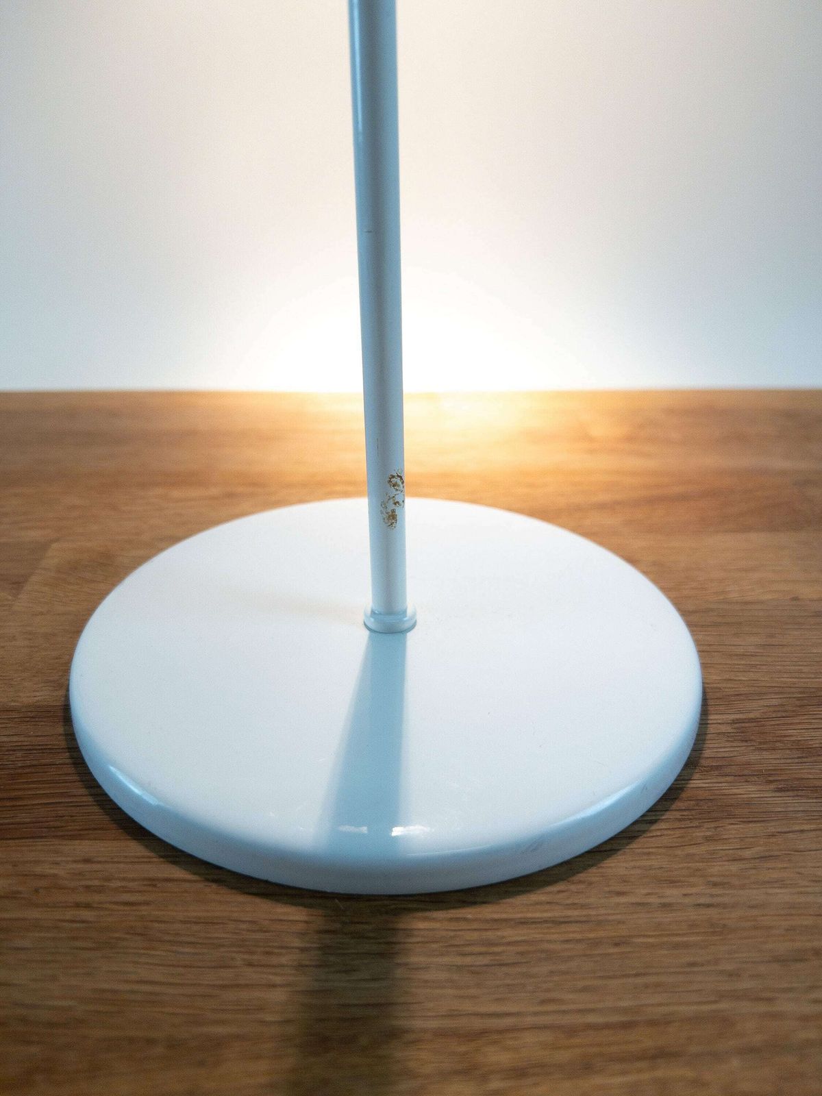 photo furniture Vintage White Desk Lamp   White Adjustable Metal Spot Lamp   Cute And Small Bright Retro Desk Lamp