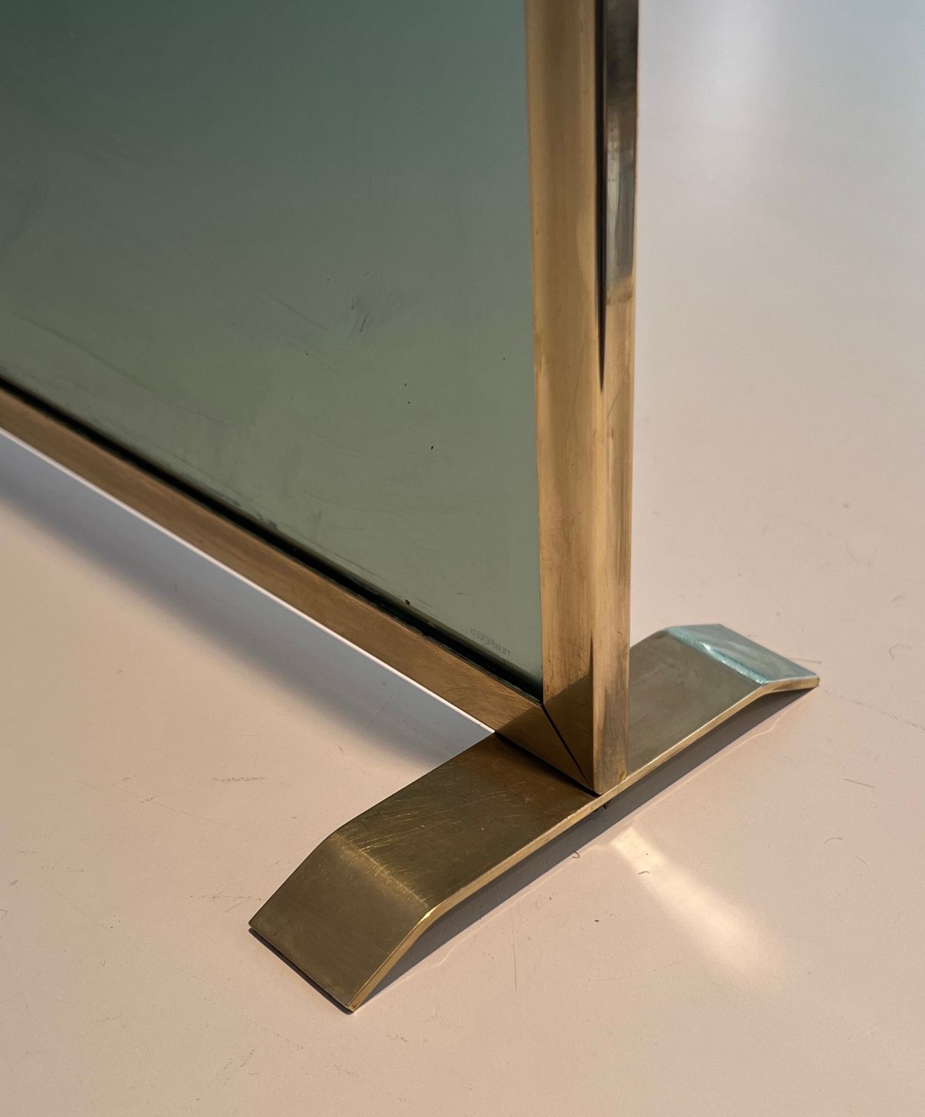 photo vinterior Glass Few Fringes Surrounded By A Lison Frame
