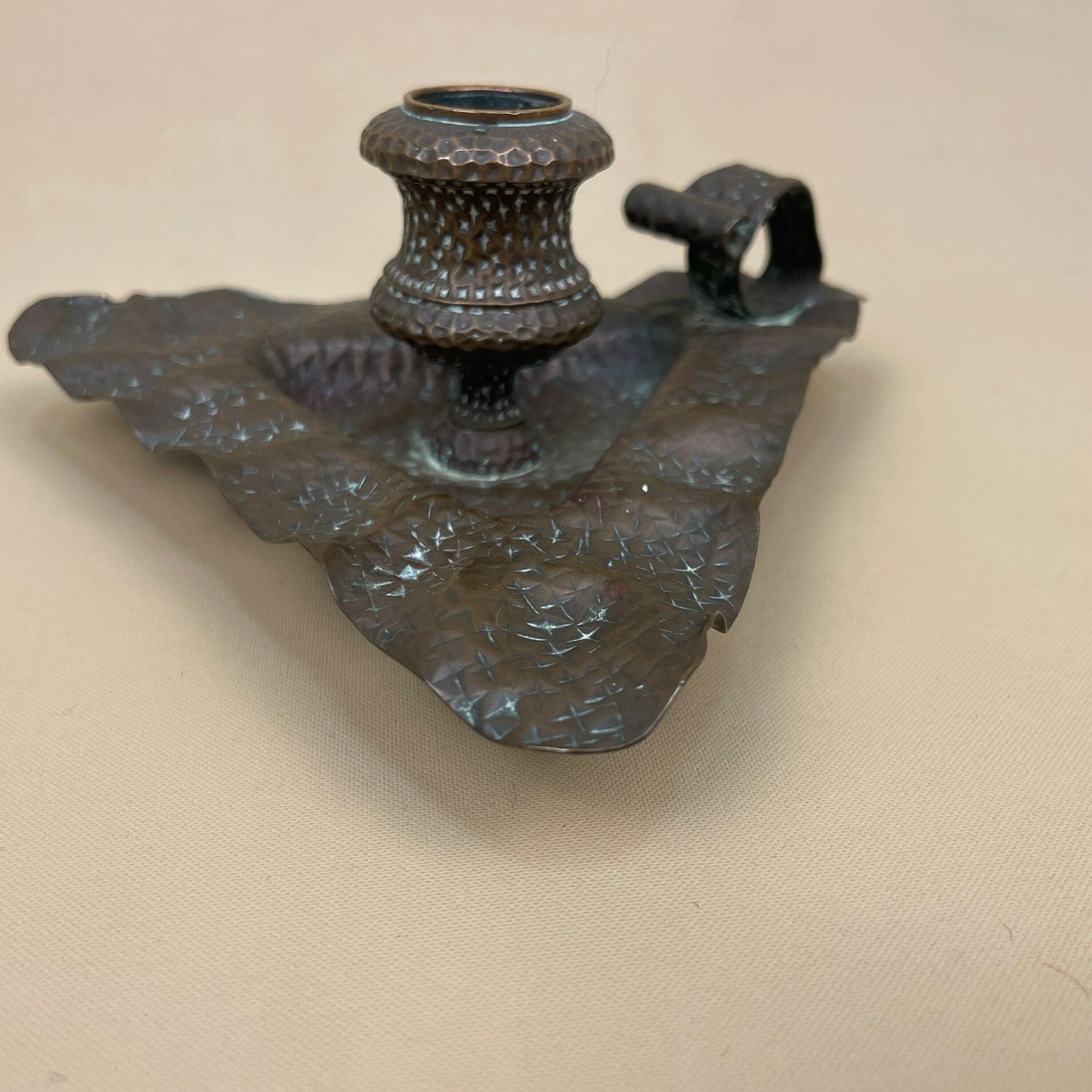 Antique Copper Metal Candlestick Chamber Candle Stick Handle Ornate Patterned Base Vintage Triangle Handle Arts And Crafts Taper Dinner photo vinterior