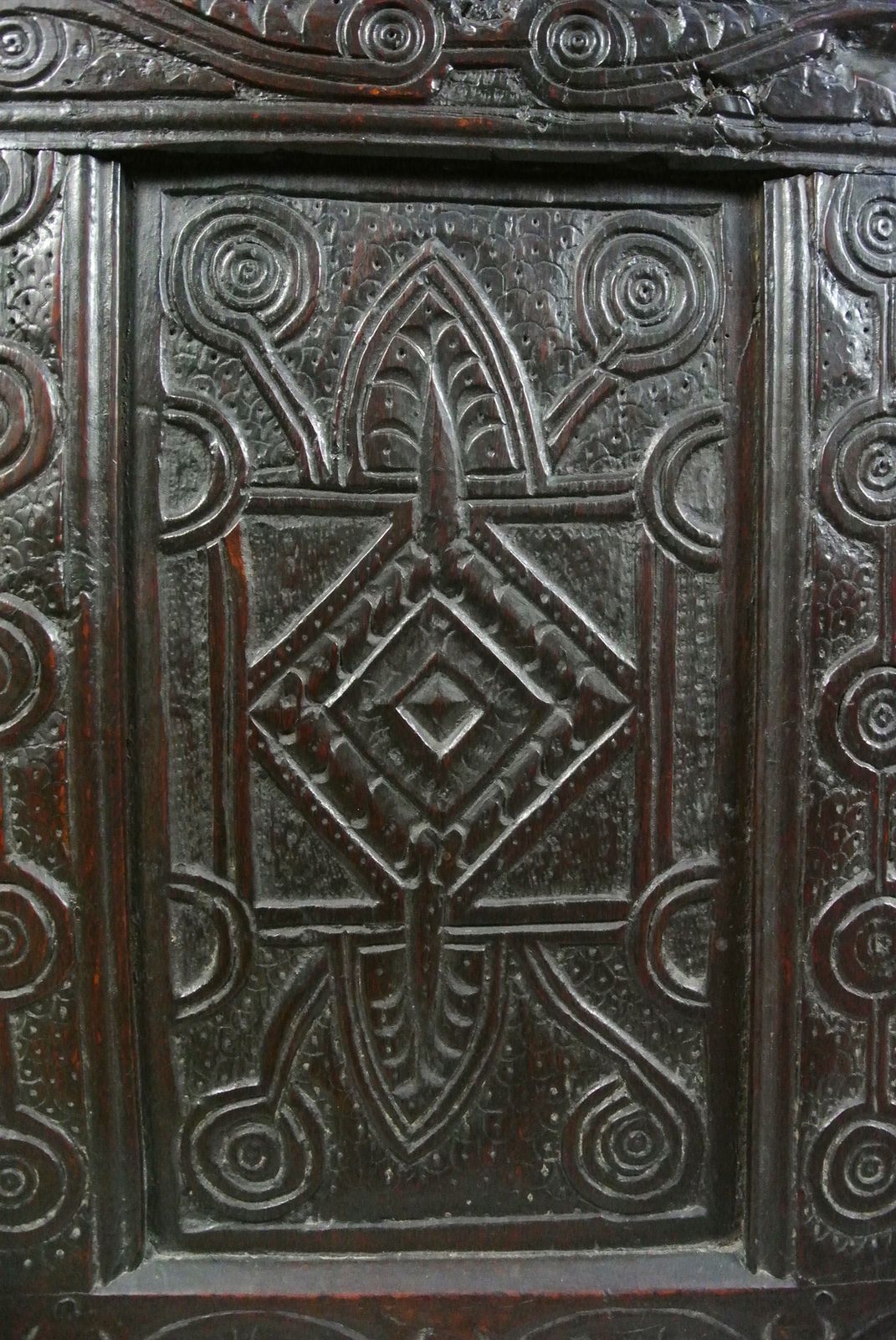 A Very Good Early English Oak Coffer C. 1600 photo vinterior