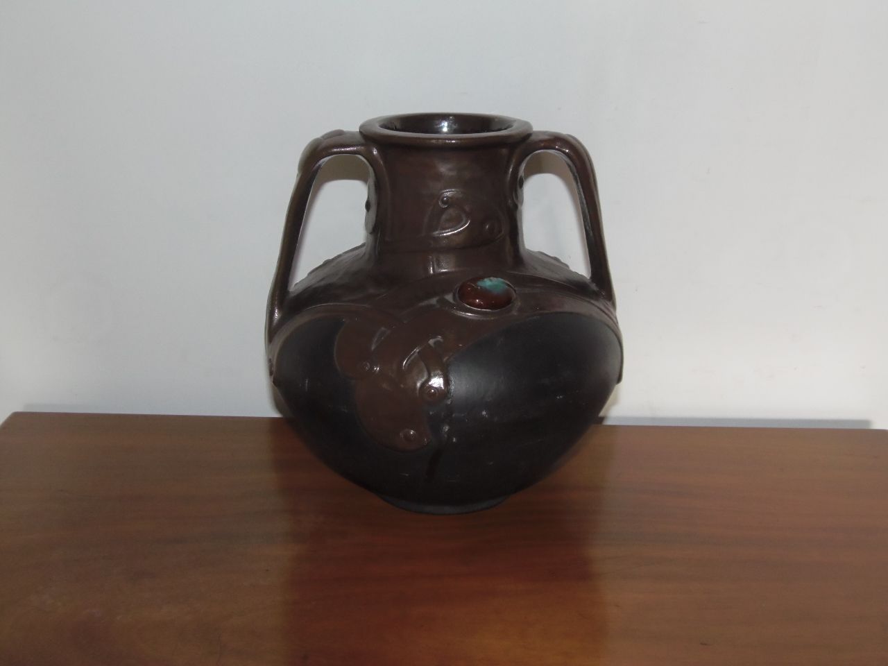 photo vinterior Arts And Crafts Jewelled Vase .