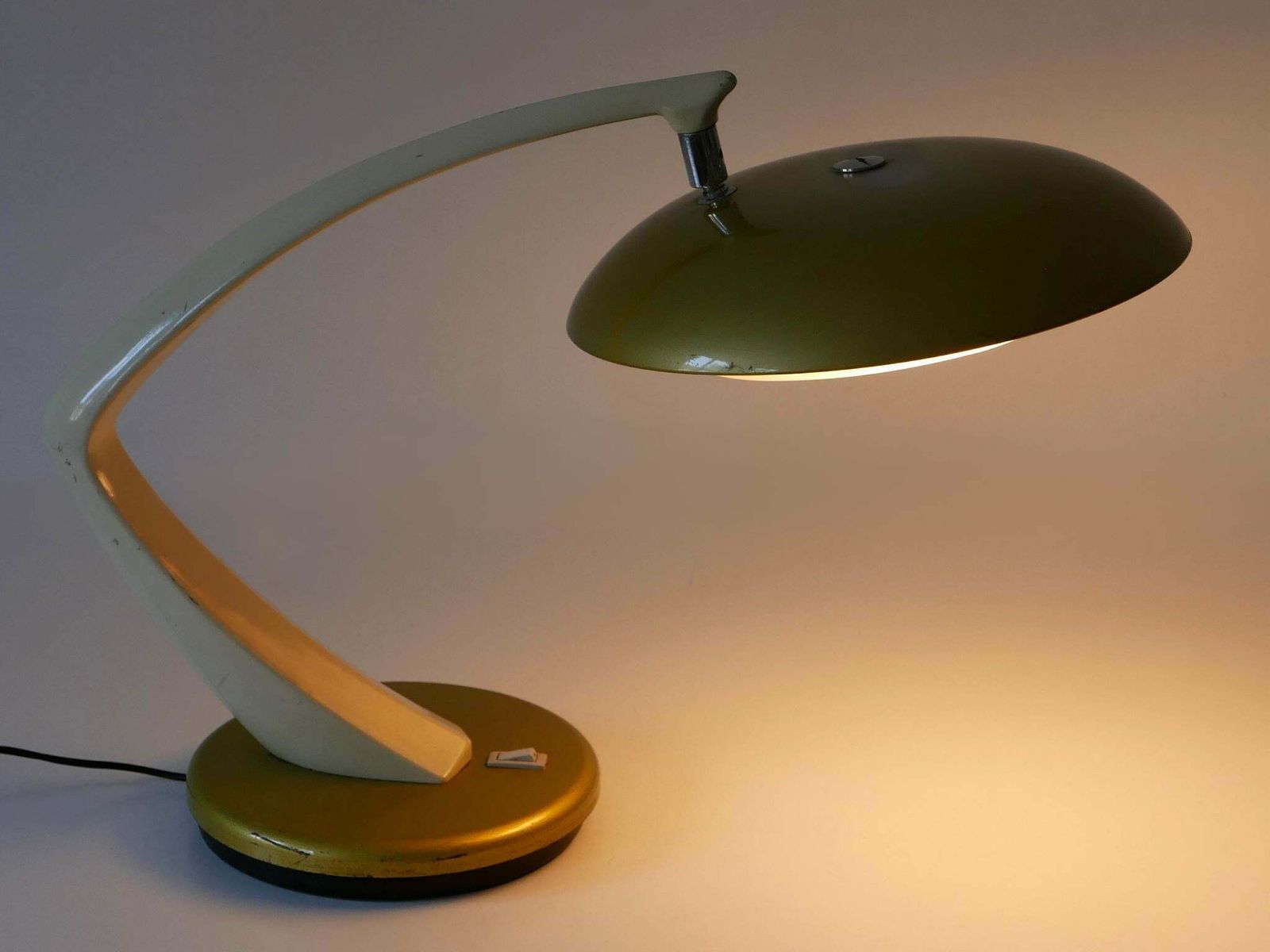 photo vintage Mid Century Modern Desk Light Or Table Lamp 'Boomerang 64' By Fase Spain 1960s