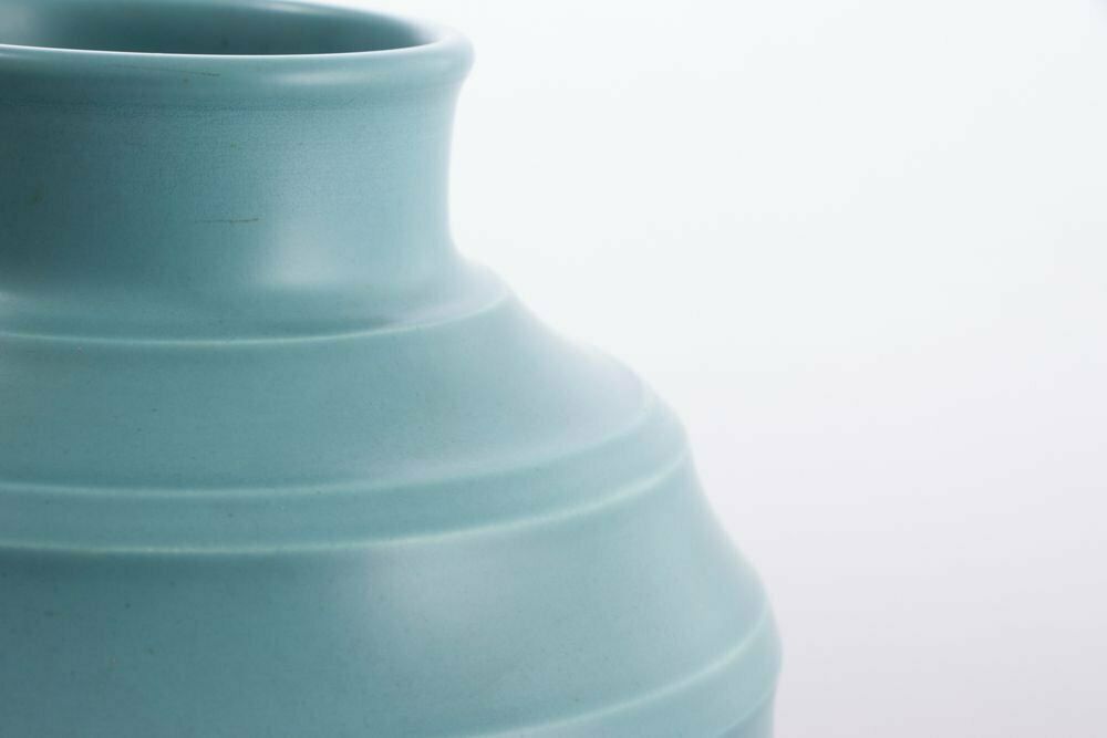 Art Deco Keith Murray For Wedgwood Matt Blue Glazed Small Bomb Vase C.1930 photo vinterior