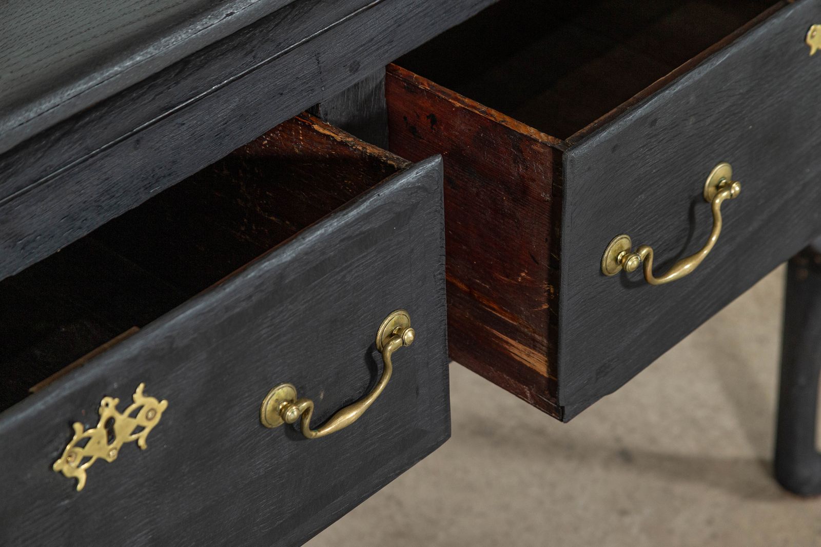 photo furniture Large 19thc Grain Ebonised English Oak Dresser Base