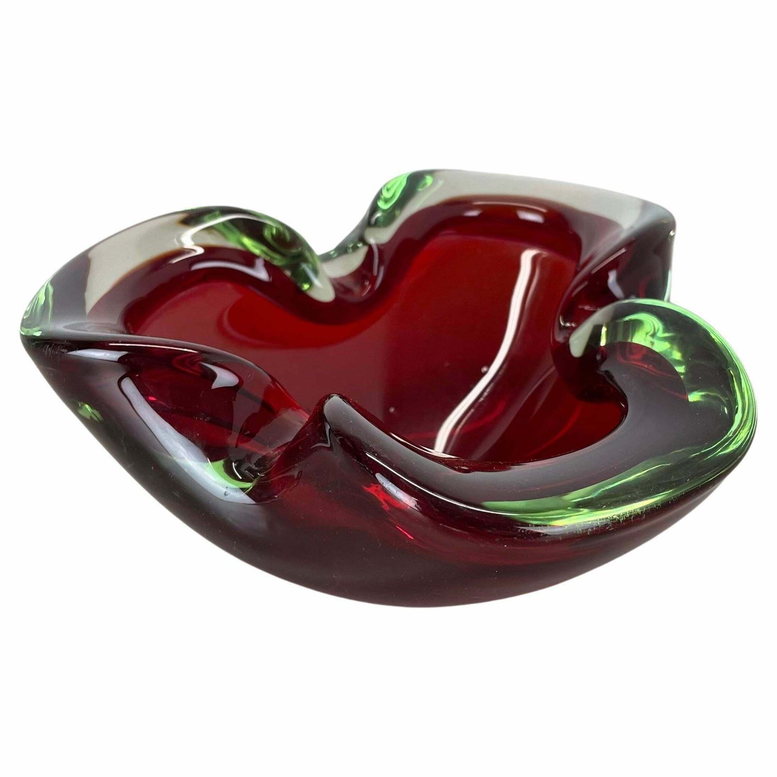 Large Murano Glass "Red Green" Bowl Element Shell Ashtray Murano, Italy, 1970s