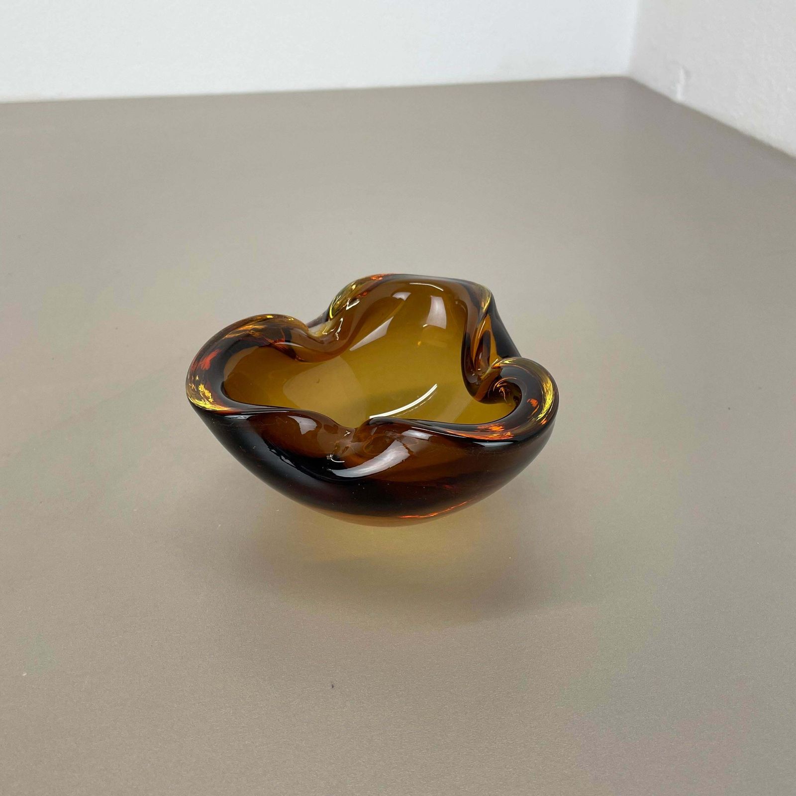Large Murano Glass "Yellow" Bowl Element Shell Ashtray Murano, Italy, 1970 photo for sale