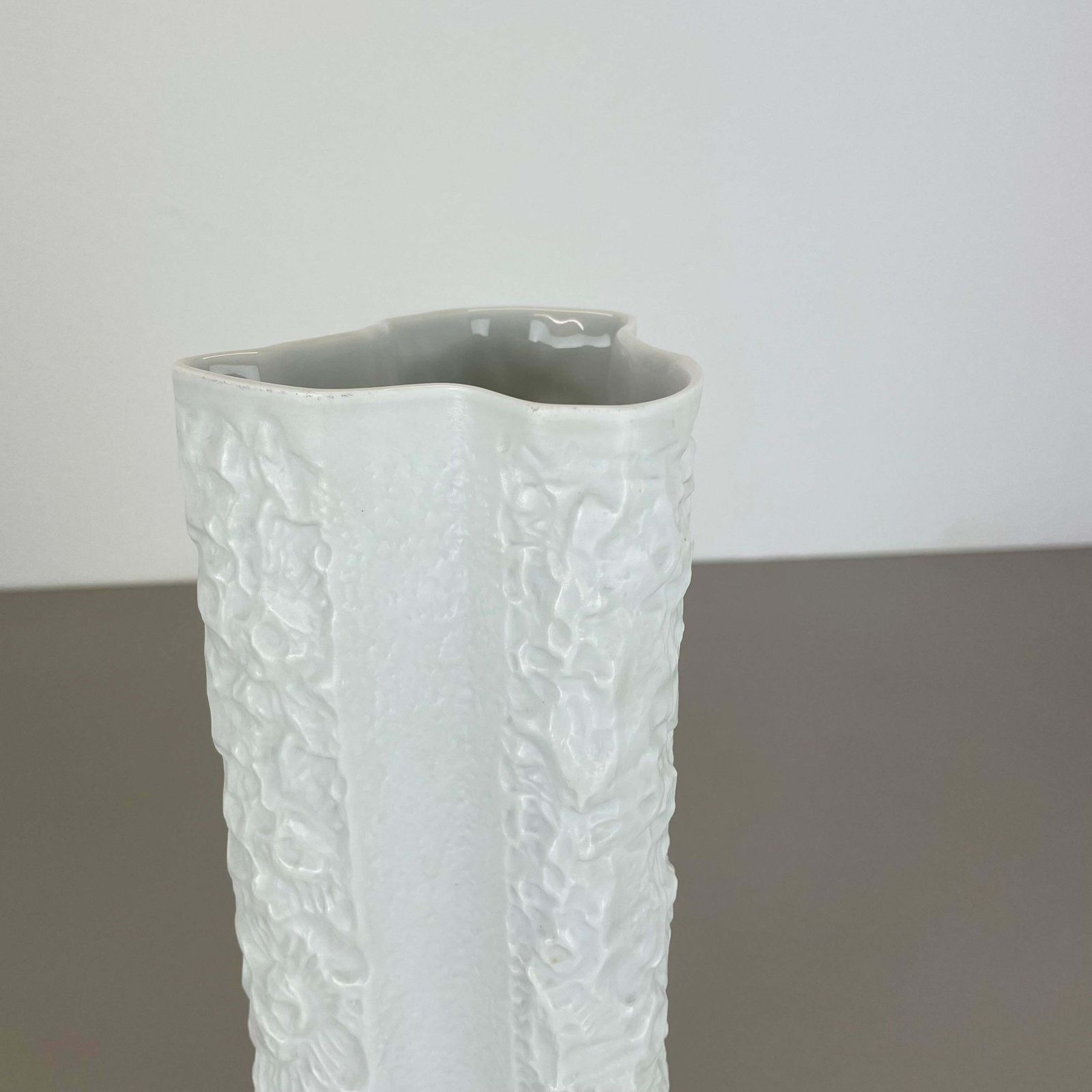 523.0 Large 31cm Op Art Vase Vase Heinrich Fuchs For Hutschenreuther, Germany, 1970s photo