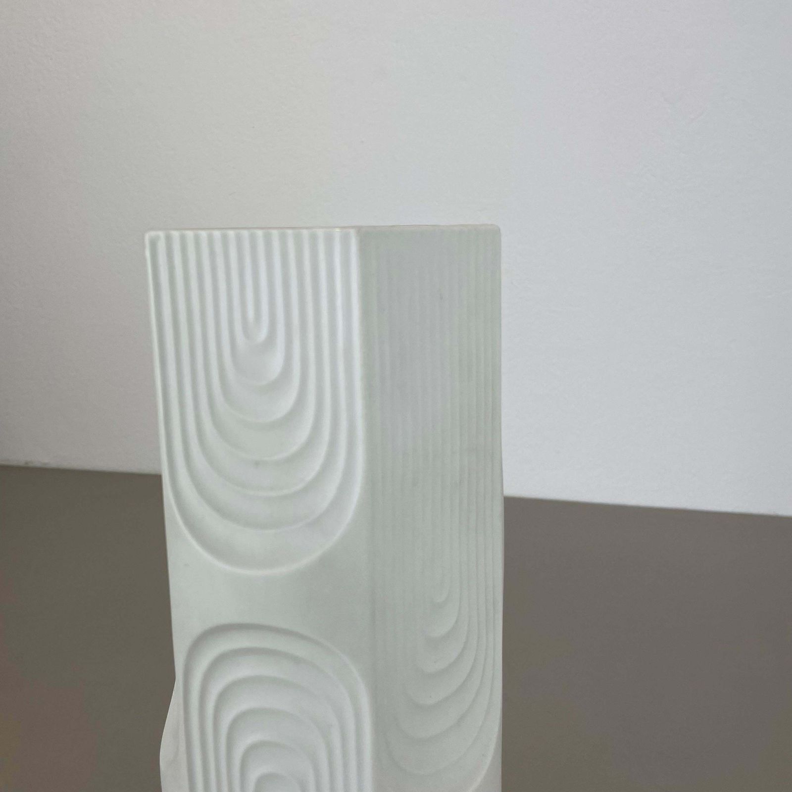Large 30cm Op Art Biscuit Porcelain German Vase Made By Ak Kaiser, Germany 1970s photo buy