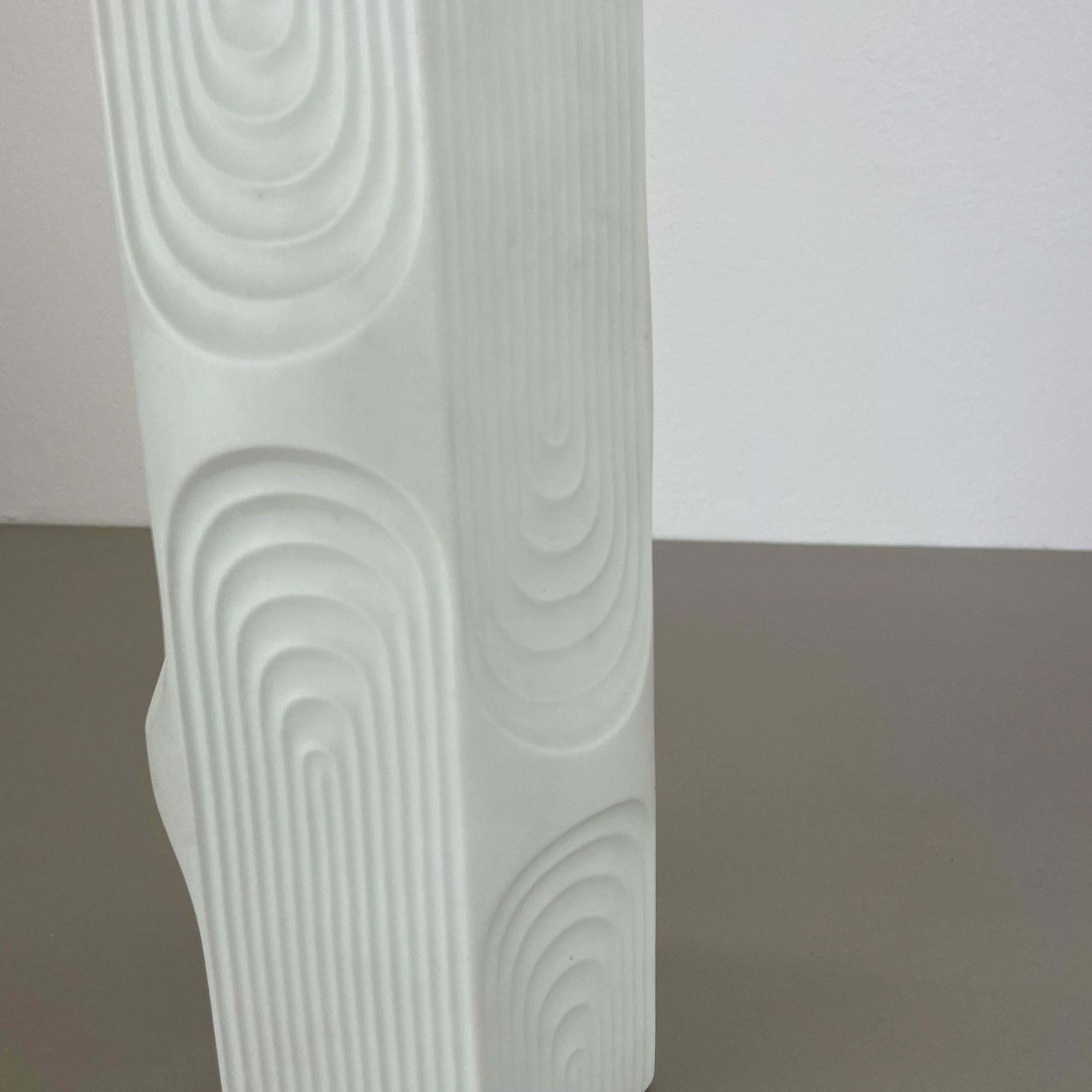 Large 30cm Op Art Biscuit Porcelain German Vase Made By Ak Kaiser, Germany 1970s photo vintage