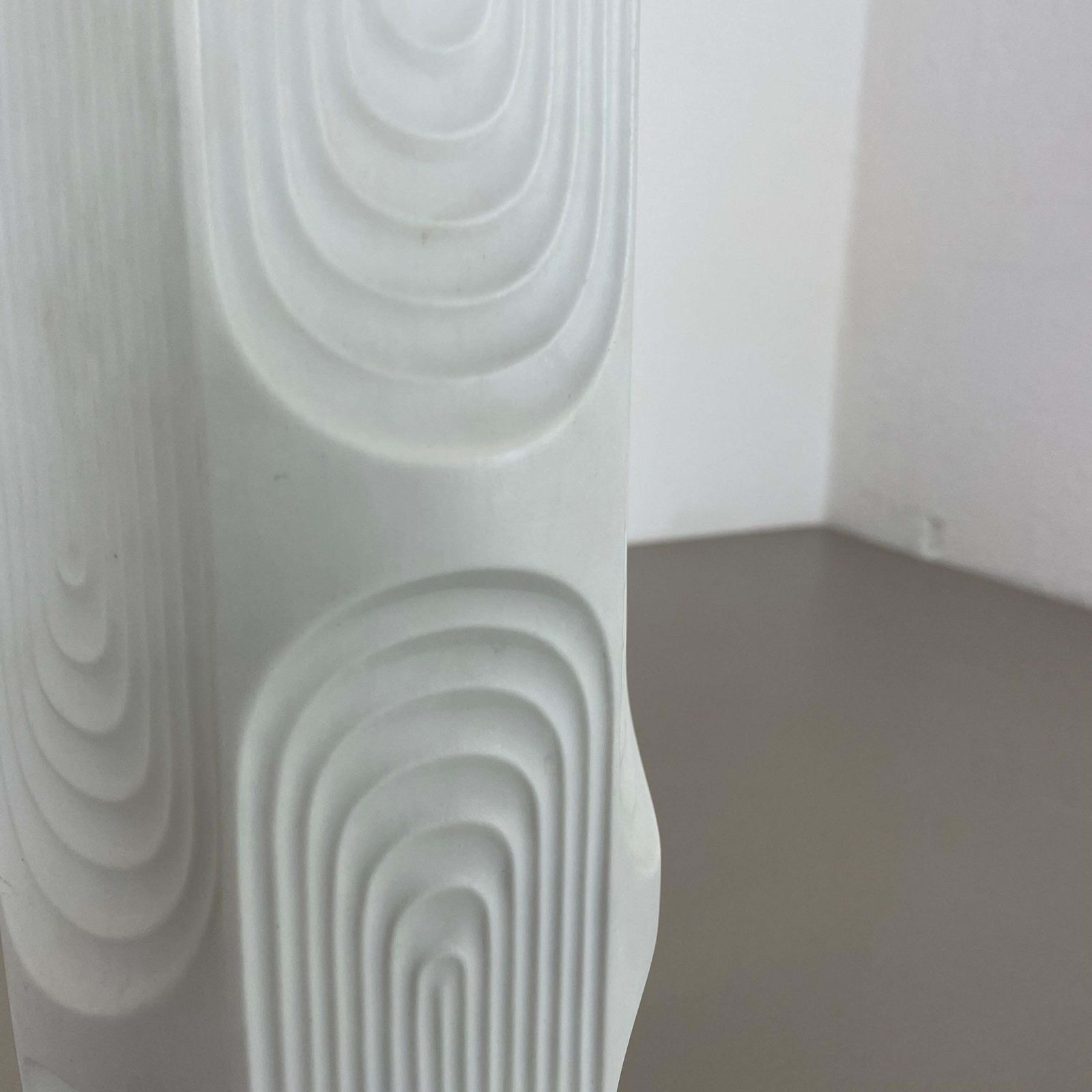 523.0 Large 30cm Op Art Biscuit Porcelain German Vase Made By Ak Kaiser, Germany 1970s photo