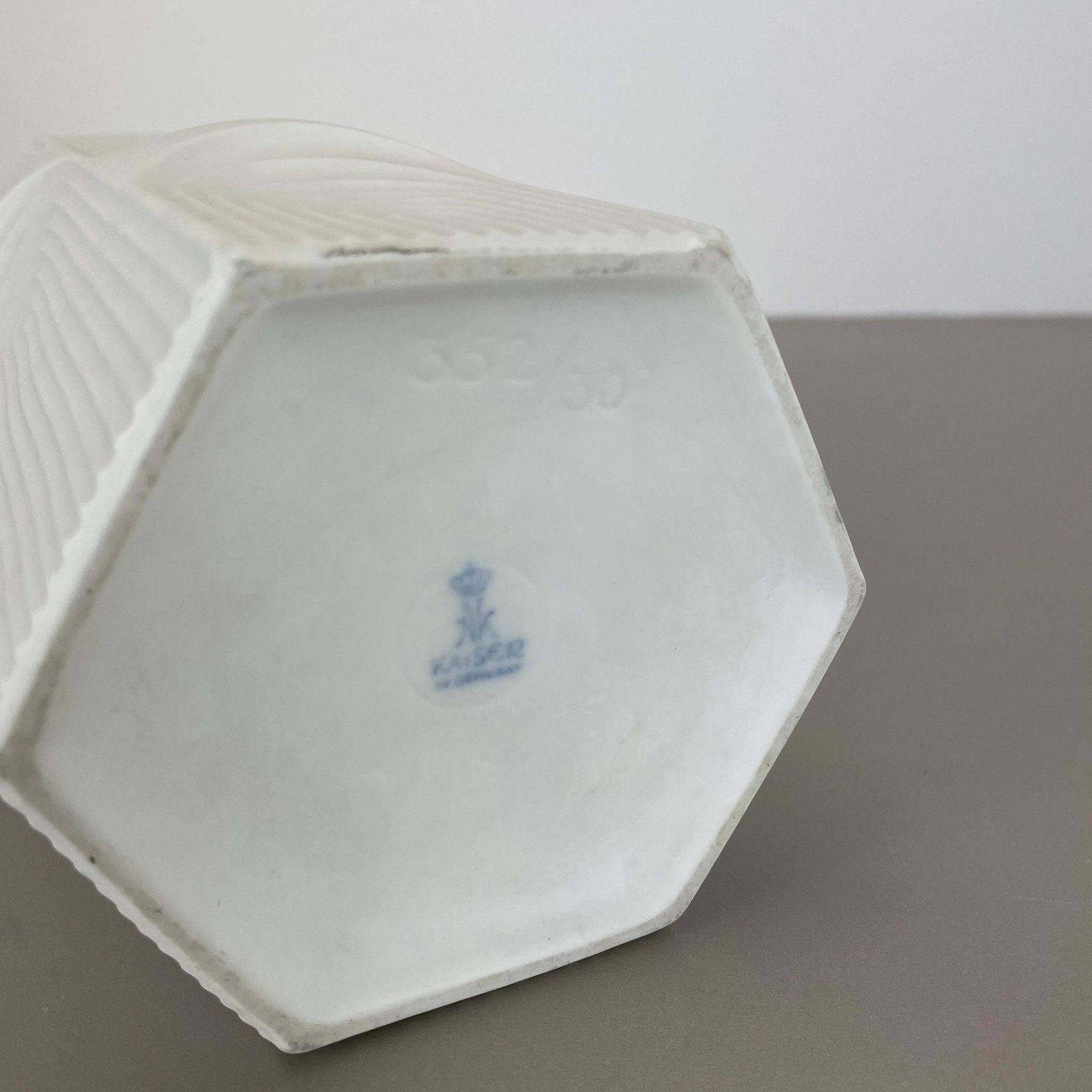 photo vinterior Large 30cm Op Art Biscuit Porcelain German Vase Made By Ak Kaiser, Germany 1970s