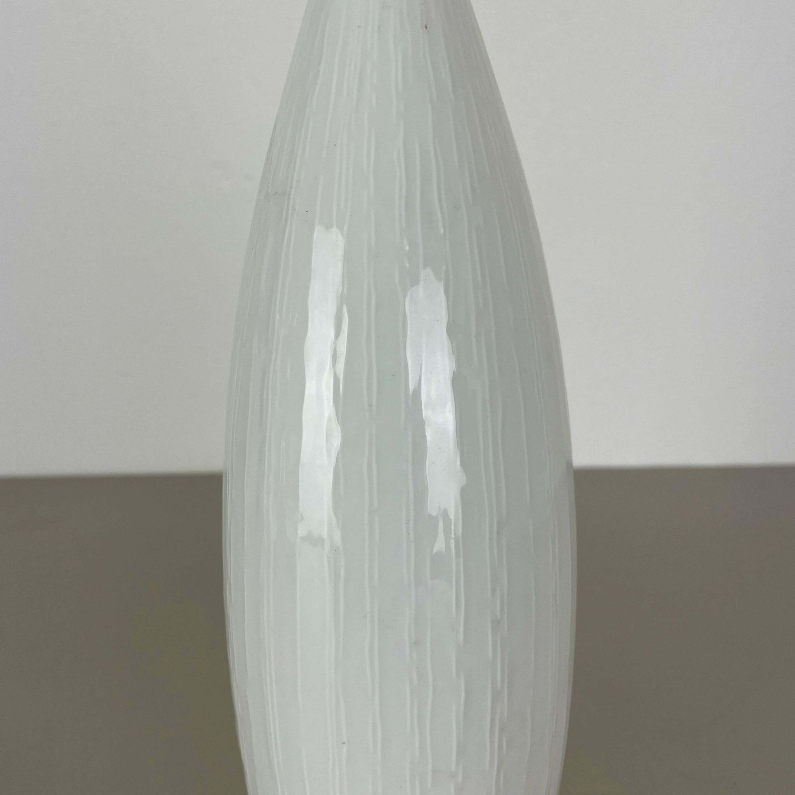 Large 37cm Op Art Vase Vase Heinrich Fuchs For Hutschenreuther, Germany, 1970s photo vinterior