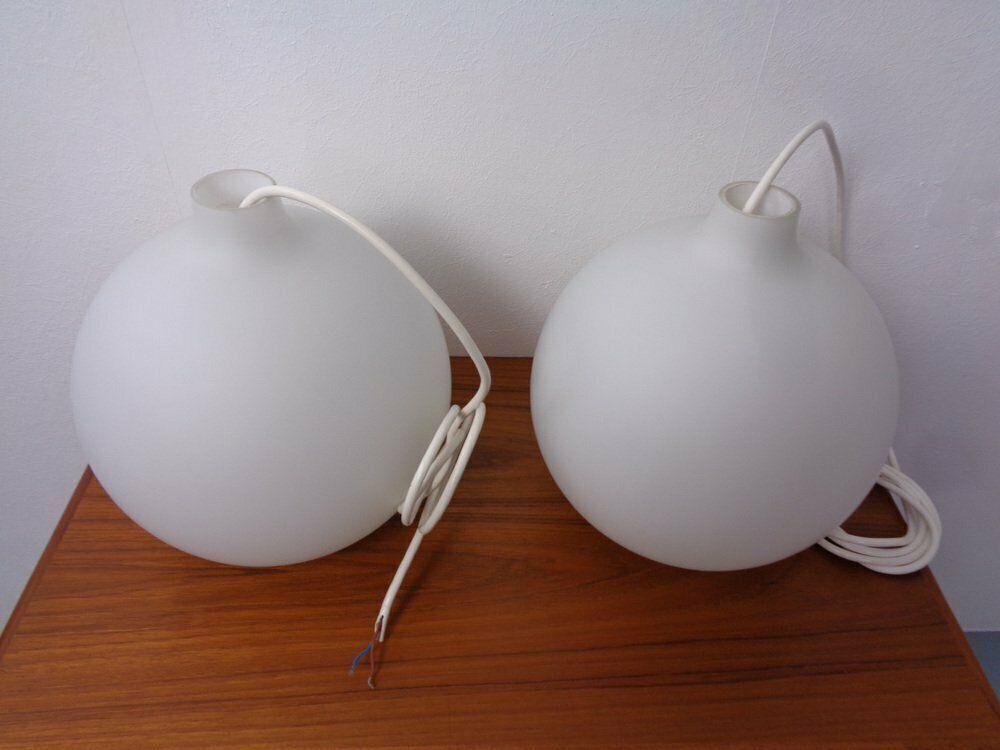 photo vintage Opaline Glass Satellite Pendant Lamps By Vilhelm Wohlert For Louis Poulsen, 1960s, Set Of 2