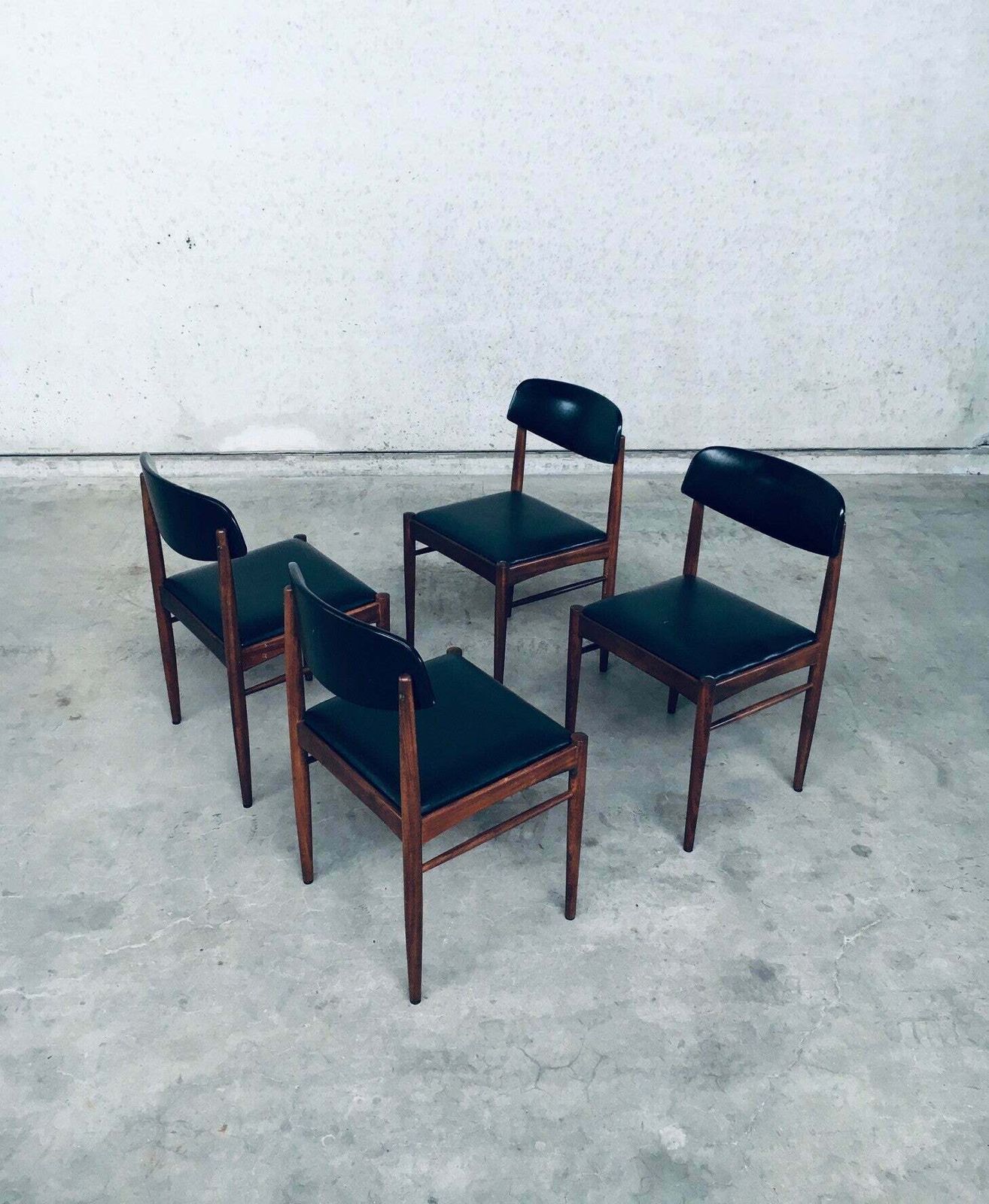 photo vinterior Jaren 1960 Mid Century Dutch Design Eetkamerstoelen