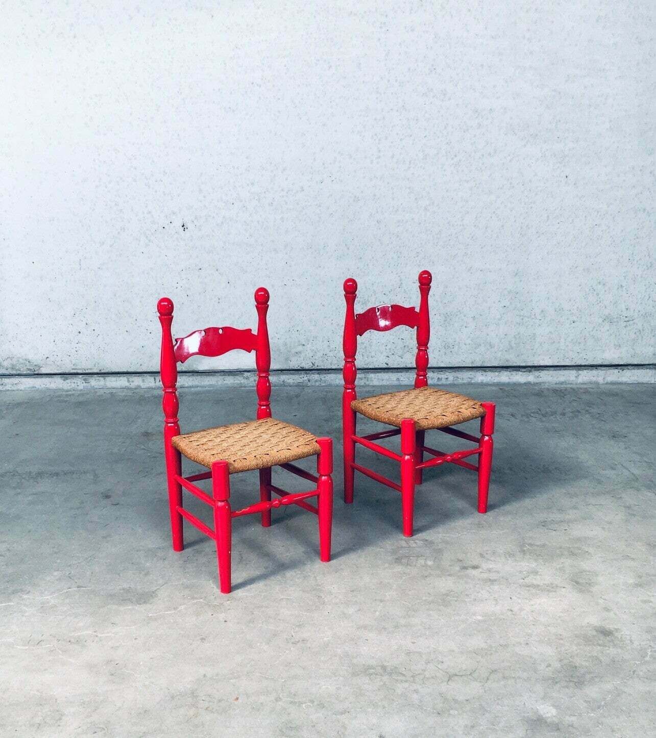 photo vinterior Scandinavische Landelijke Stijl Stoelen In Rood, Zweden Ca. Jaren 1960