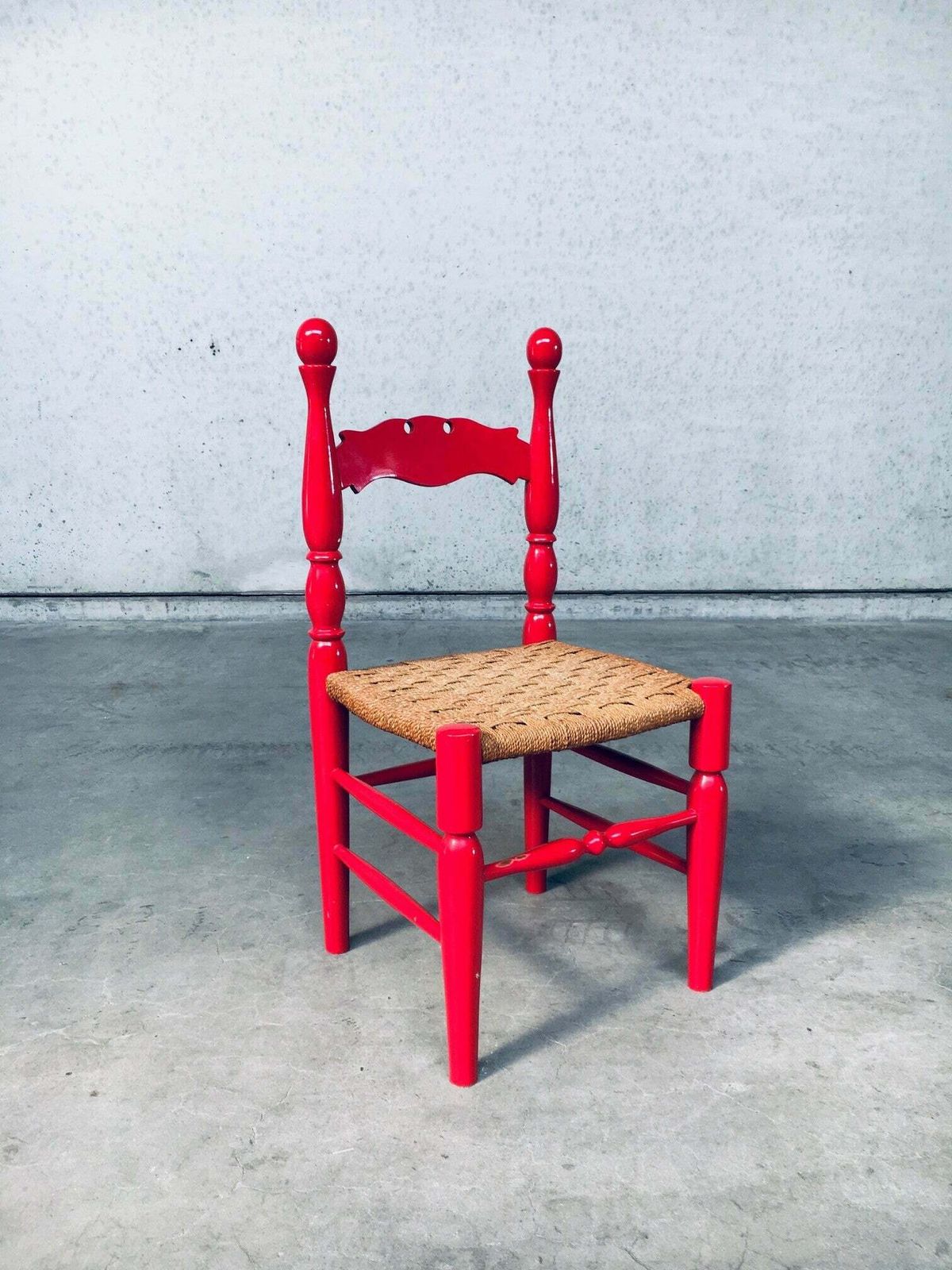 photo vintage Scandinavische Landelijke Stijl Stoelen In Rood, Zweden Ca. Jaren 1960