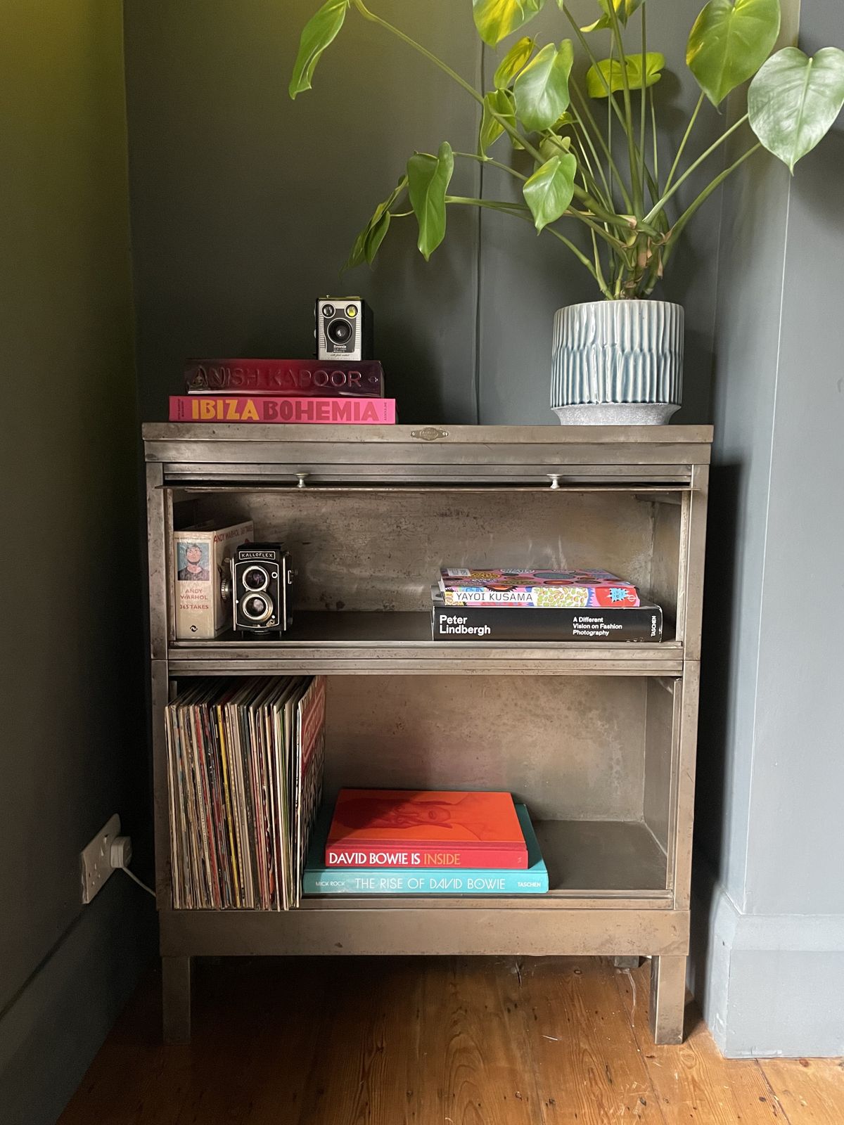 Metal Display Cabinet photo 250.0