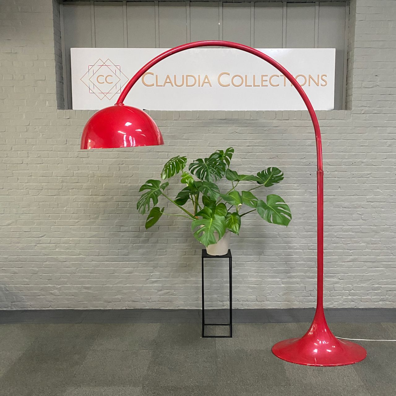 photo vinterior Red Arc Floor Lamp With Oval Tulip Base   Italy 1970's