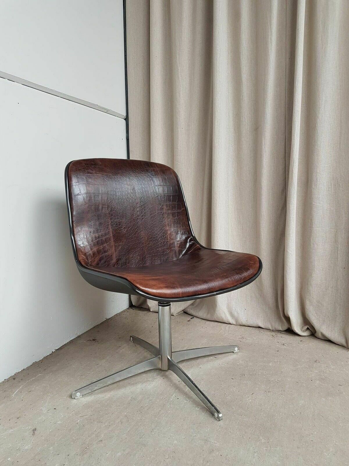 photo furniture Vtg Mid Century Modernist Chrome Leather Swivel Chair By Charles Pollock