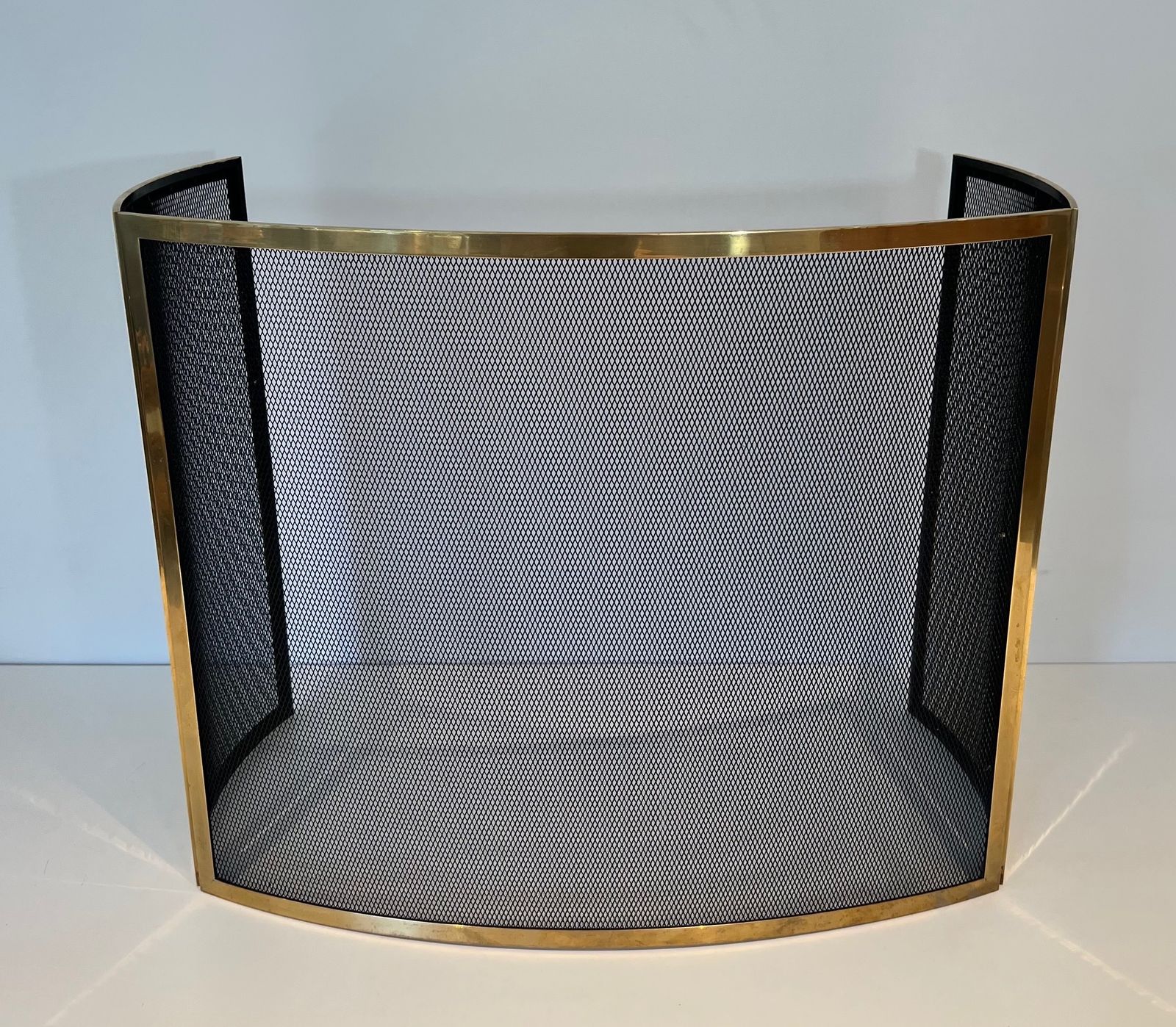 Curved Brass Firewall And Wire Mesh photo 980.0