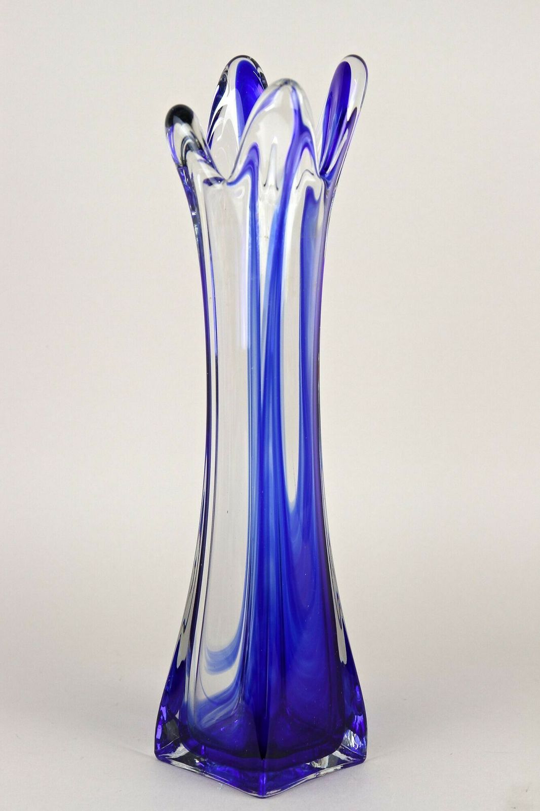 photo vinterior Blue/ Clear Murano Glass Vase, Late Mid Century   Italy Ca. 1960/70