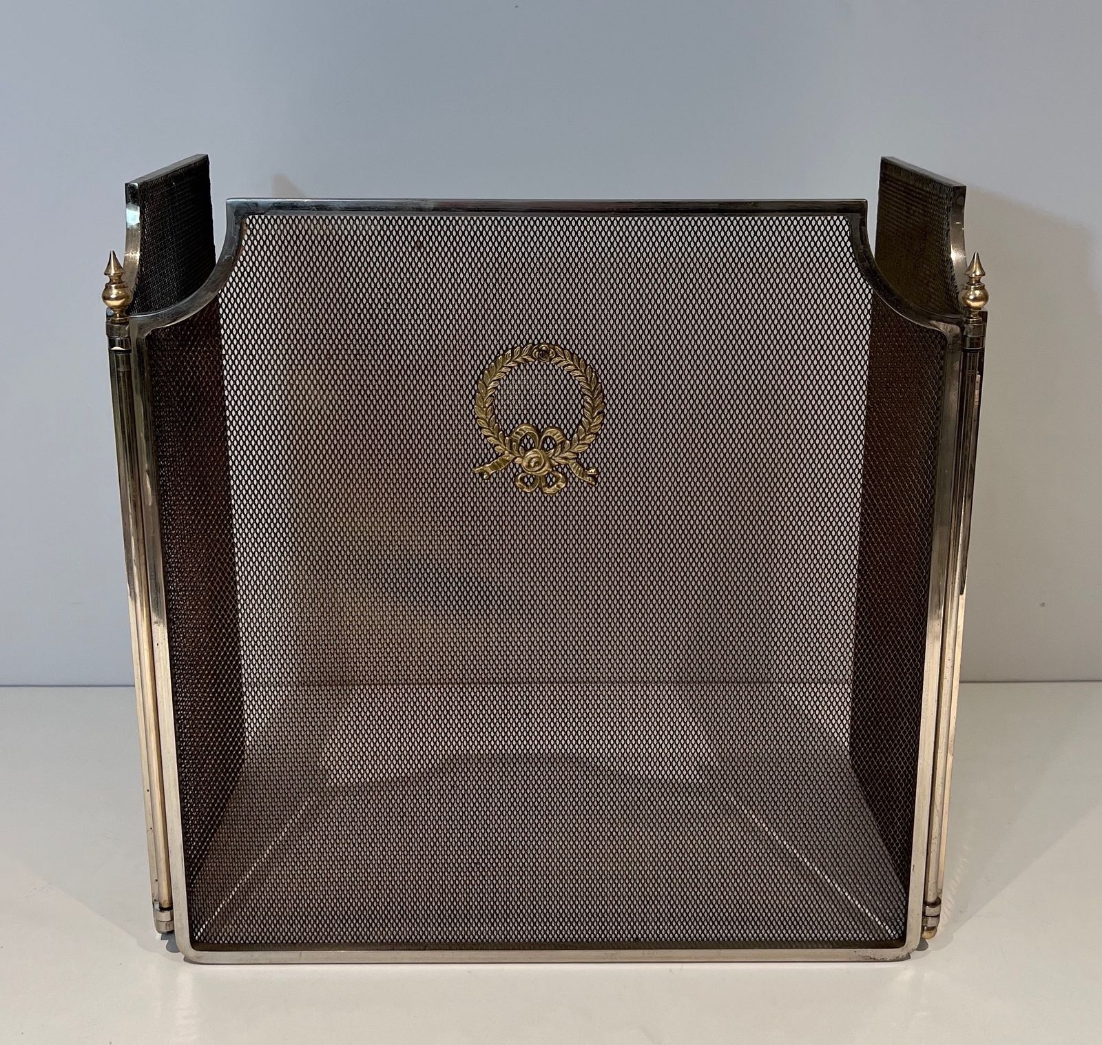 photo furniture Neoclassical Style Firewall In Steel, Brass And Wire Mesh