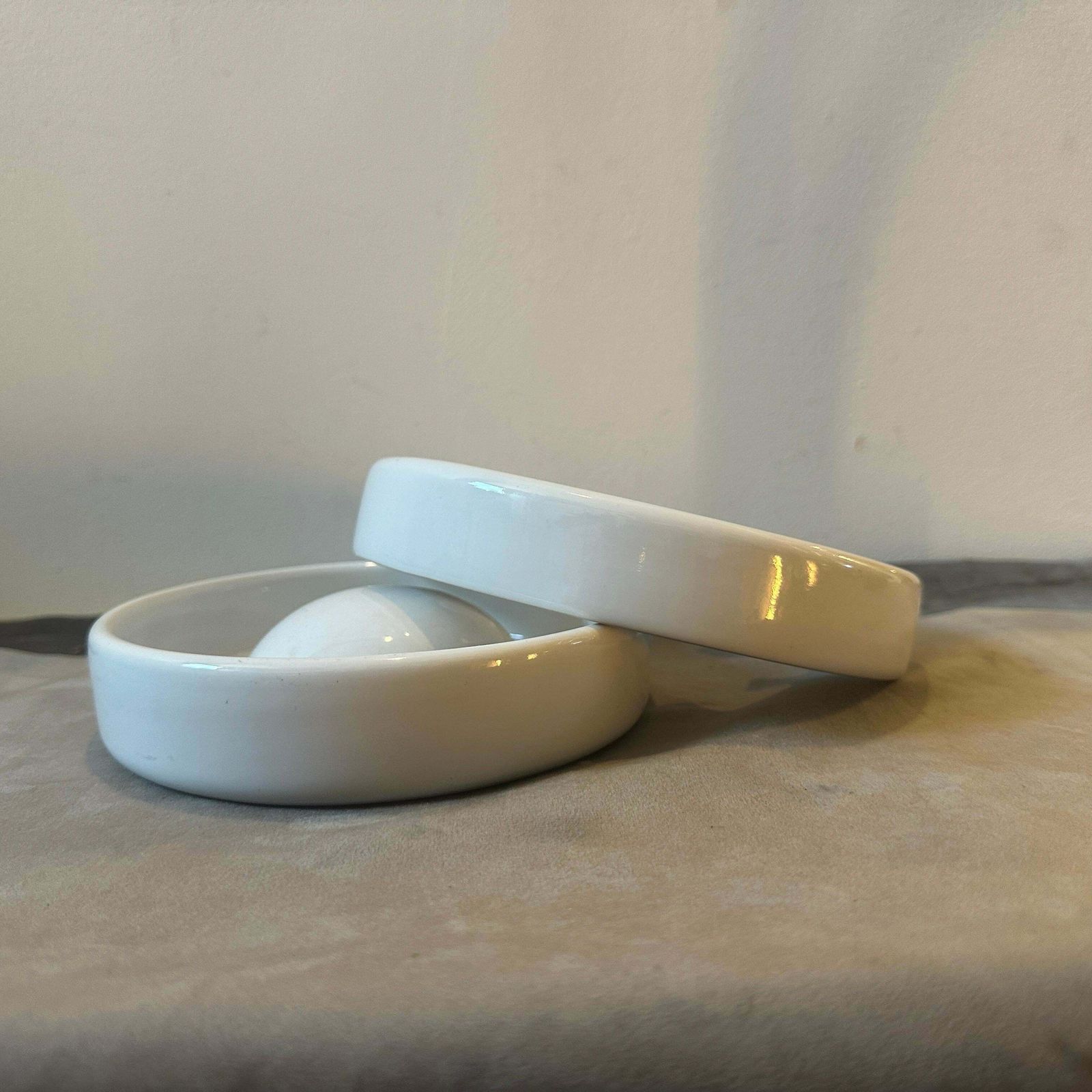 1970s Iconic Modernist White Ceramic Ashtray By Mangiarotti For F.Lli Brambilla photo buy