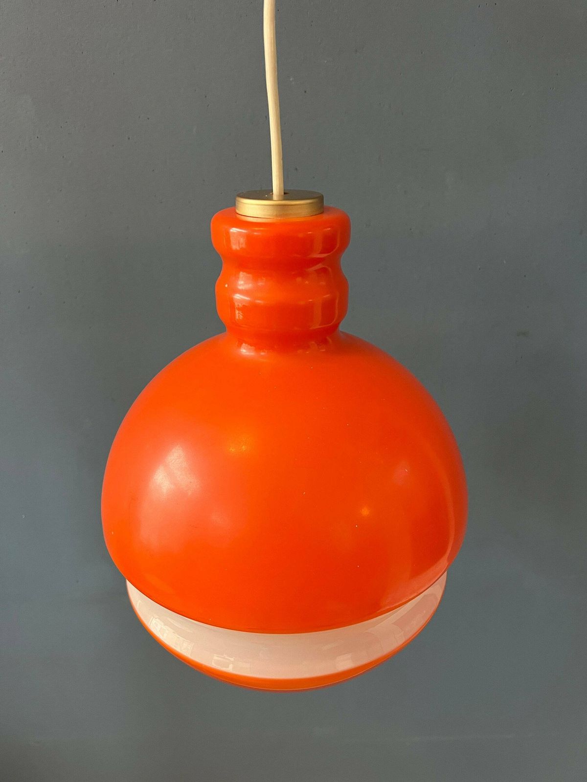 Oranje En Witte Mid Century Glazen Hanglamp Van Peill & Putzler photo vintage