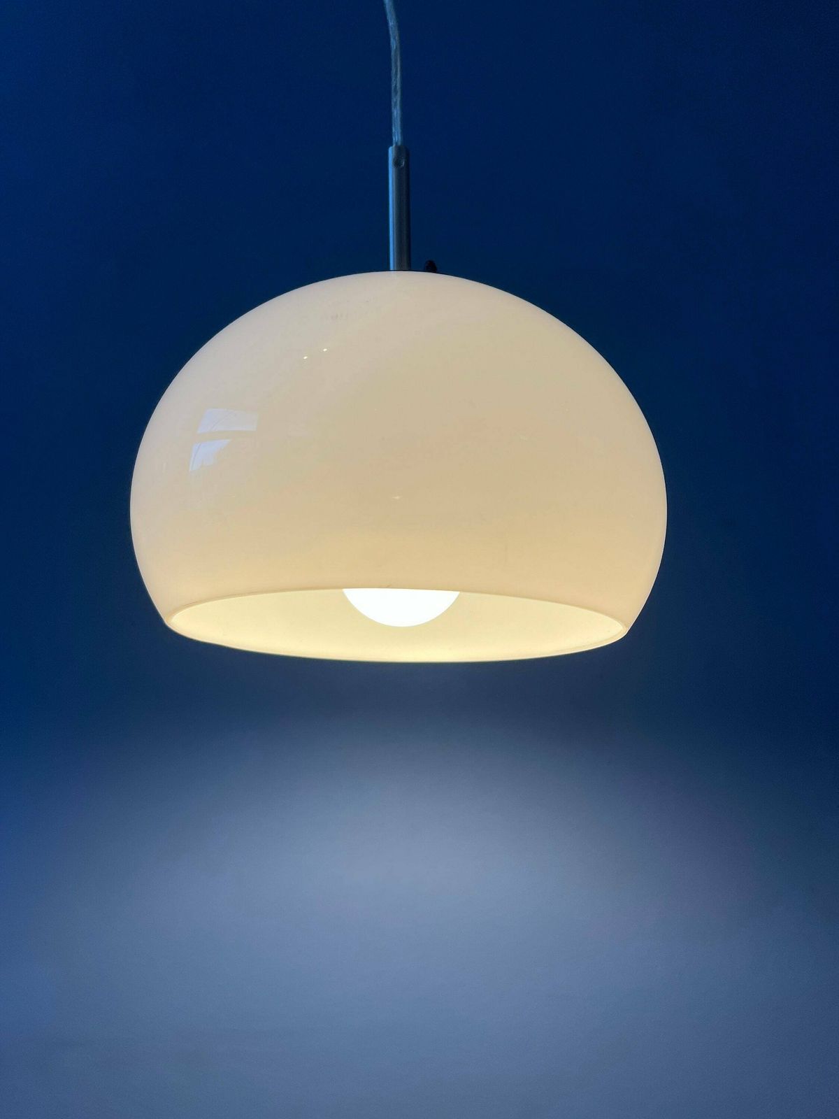 Small White Space Age Mushroom Pendant Lamp photo 174.0