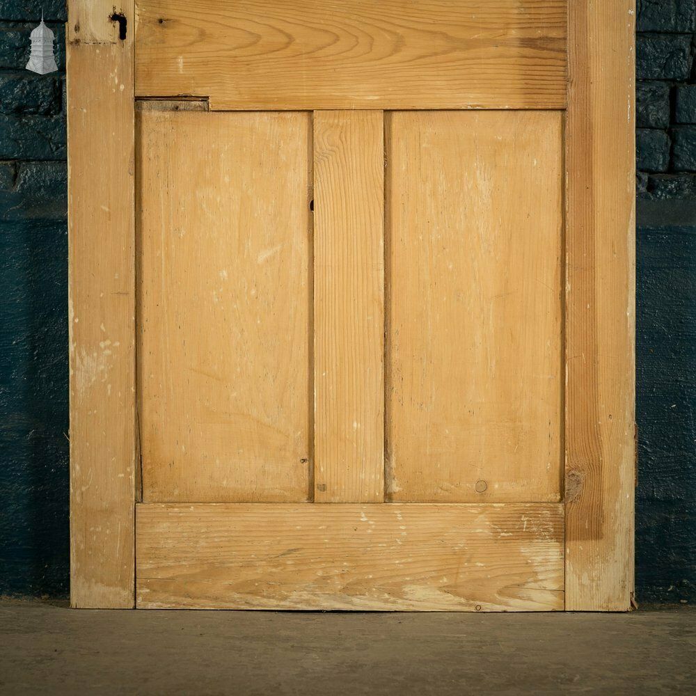photo vintage Pine Panelled Door, Moulded 4 Panel