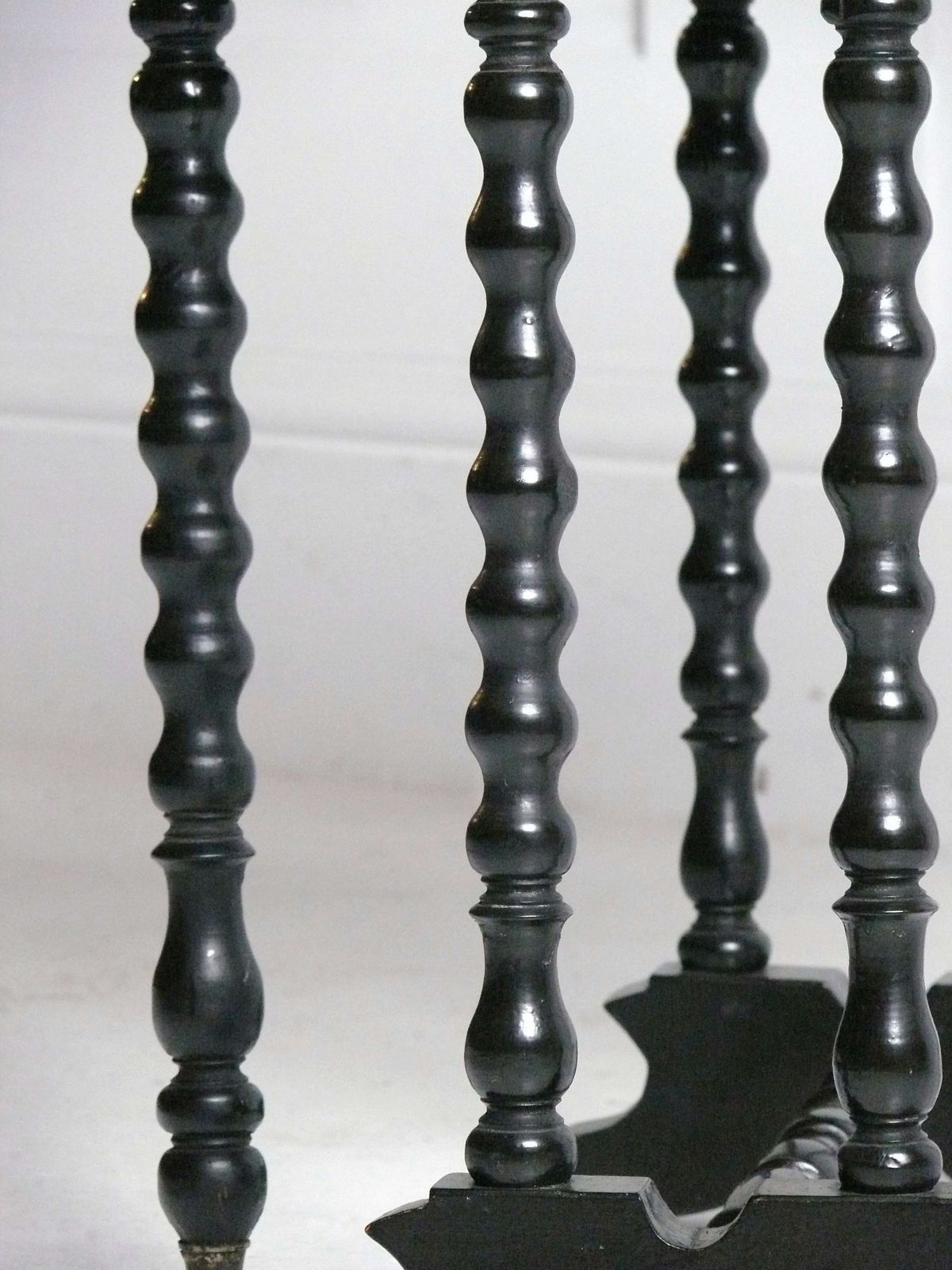 Ebonised Chinoiserie Bobbin Turned Side Table photo 445.0