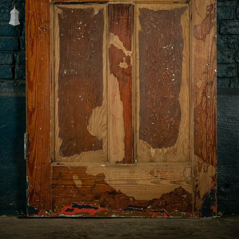 photo vinterior Pitch Pine Panelled Doors, Pair Of 4 Panel Doors With Green Distressed Paint Finish