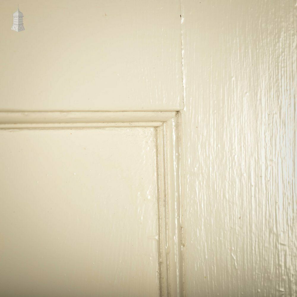 photo vintage Pine Panelled Door, White Painted 3 Panel
