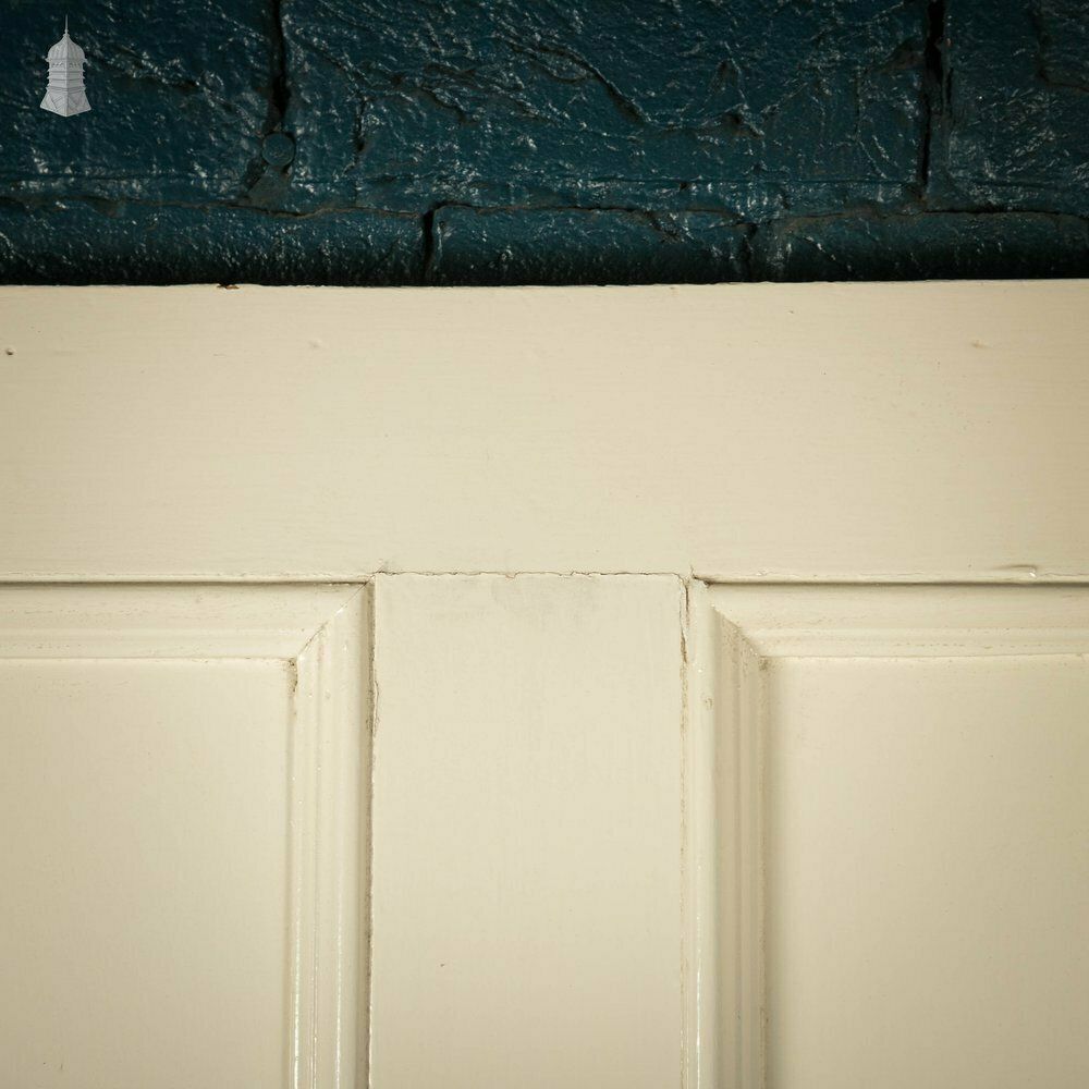 photo vinterior Pine Panelled Door, Moulded 5 Panel Door With White Painted Finish