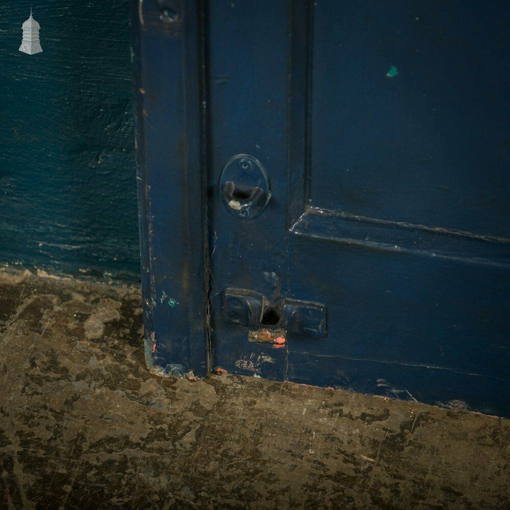 photo vinterior Half Glazed Door, Painted Pitch Pine Fitted With Wired Safety Glass