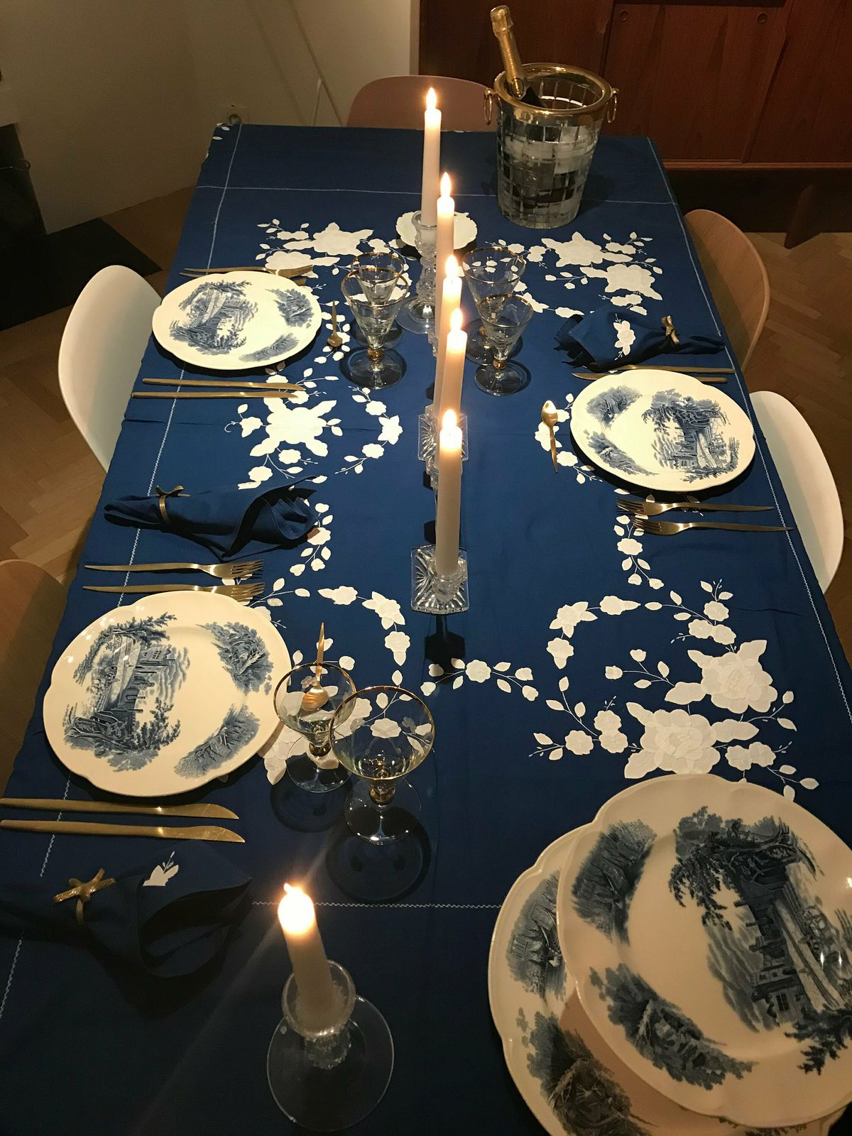 4 Haddon Hall Blue By Johnson Brothers Entrée Plate 8.8" Discontinued China, Replacement Dinnerware White Blue English Engraved Plates photo 194.0